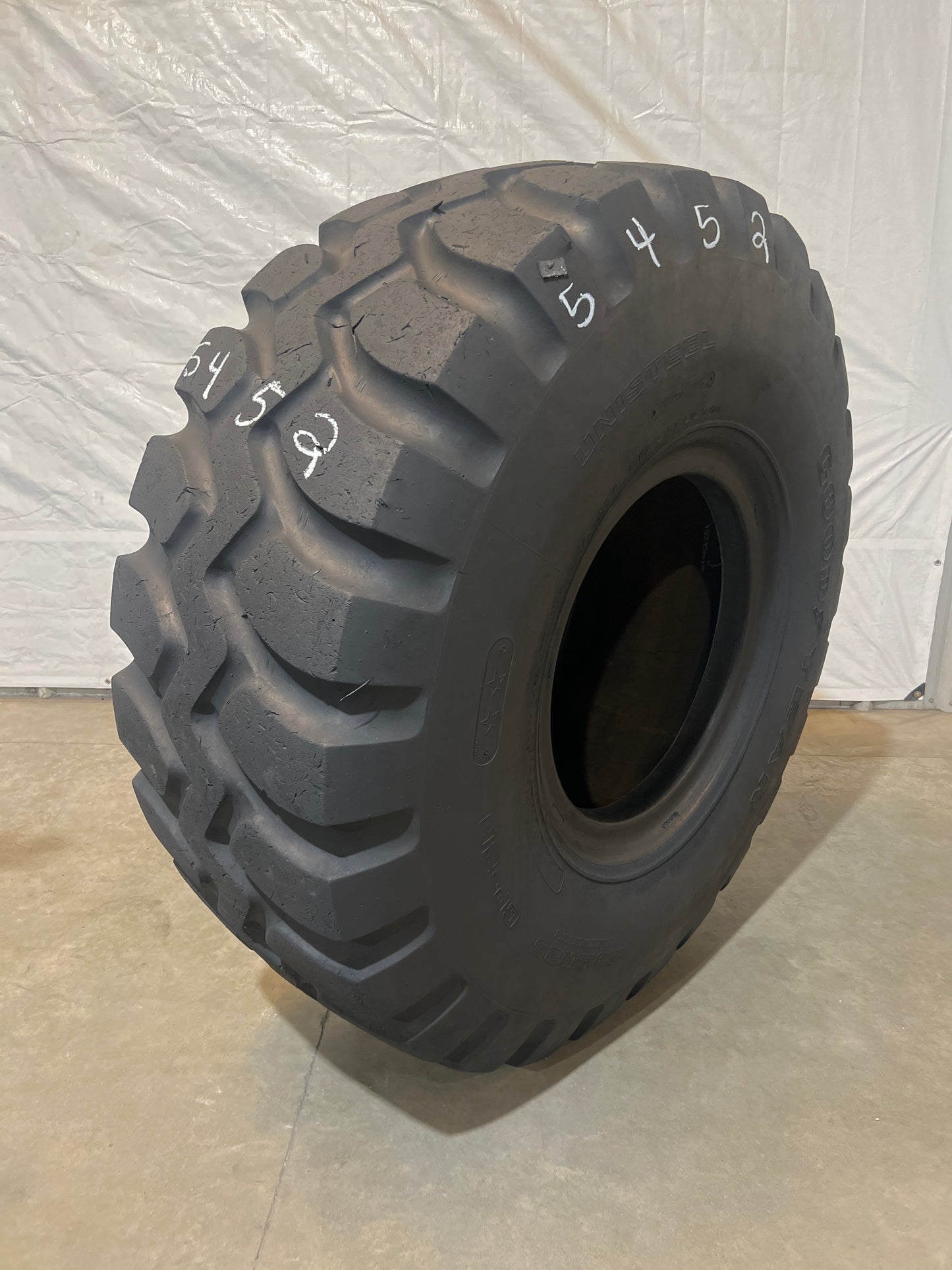 23.5R25 GOODYEAR RADIAL ALL CONSTRUCTION GP-2B #5452