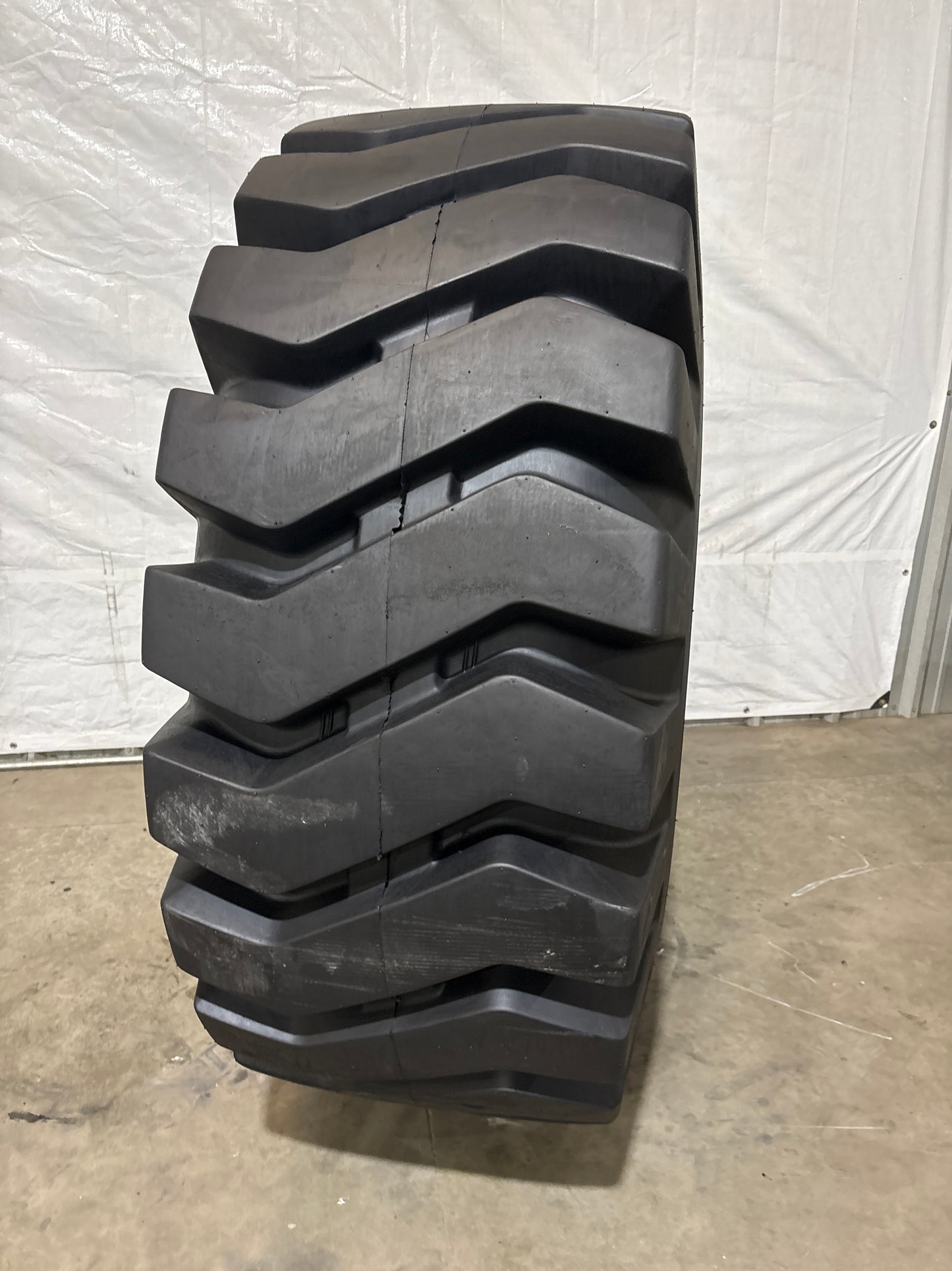 26.5-25 BKT XL-GRIP PLUS #5724