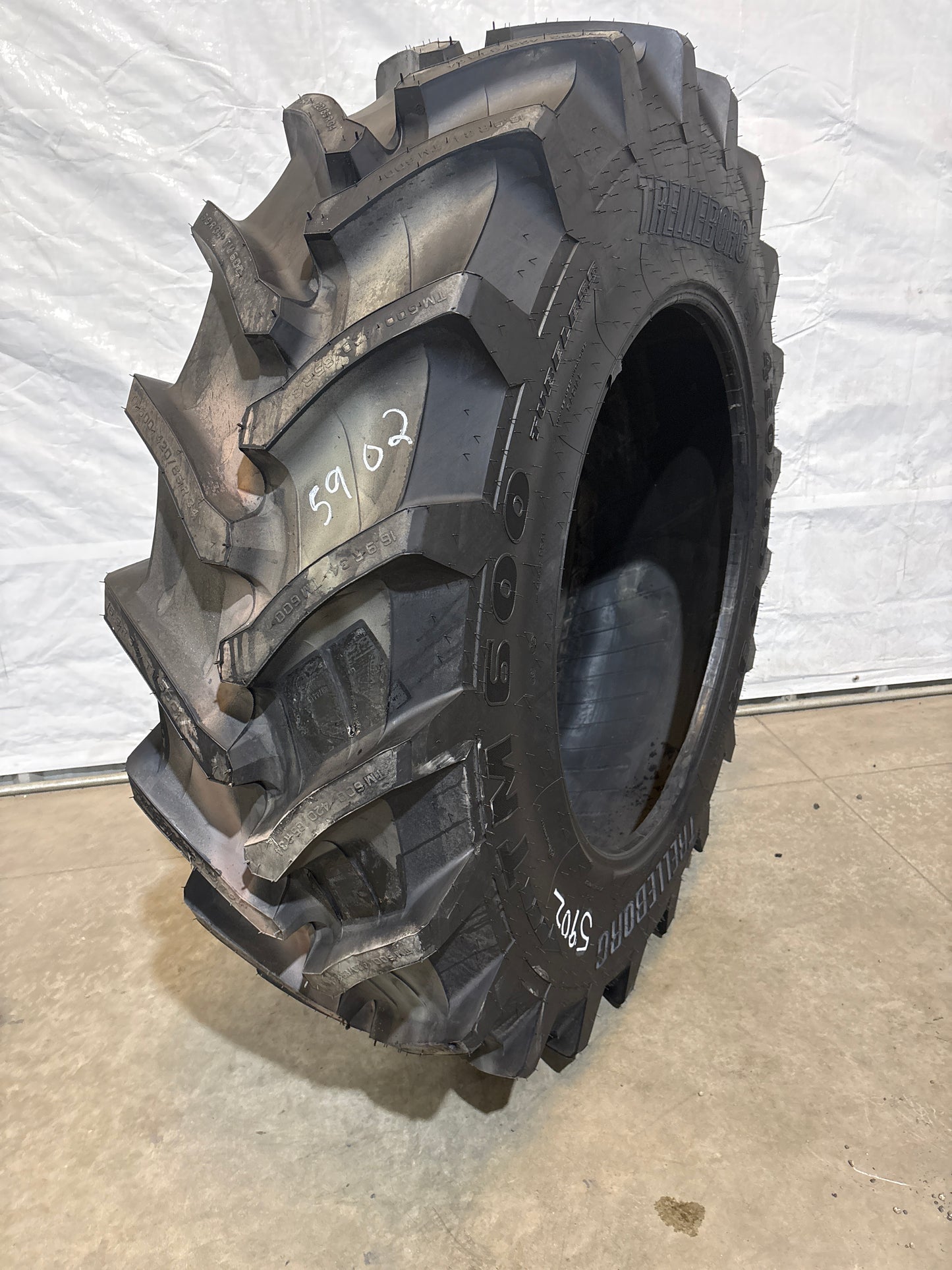 420/85R34 TRELLEBORG TM 600 #5902