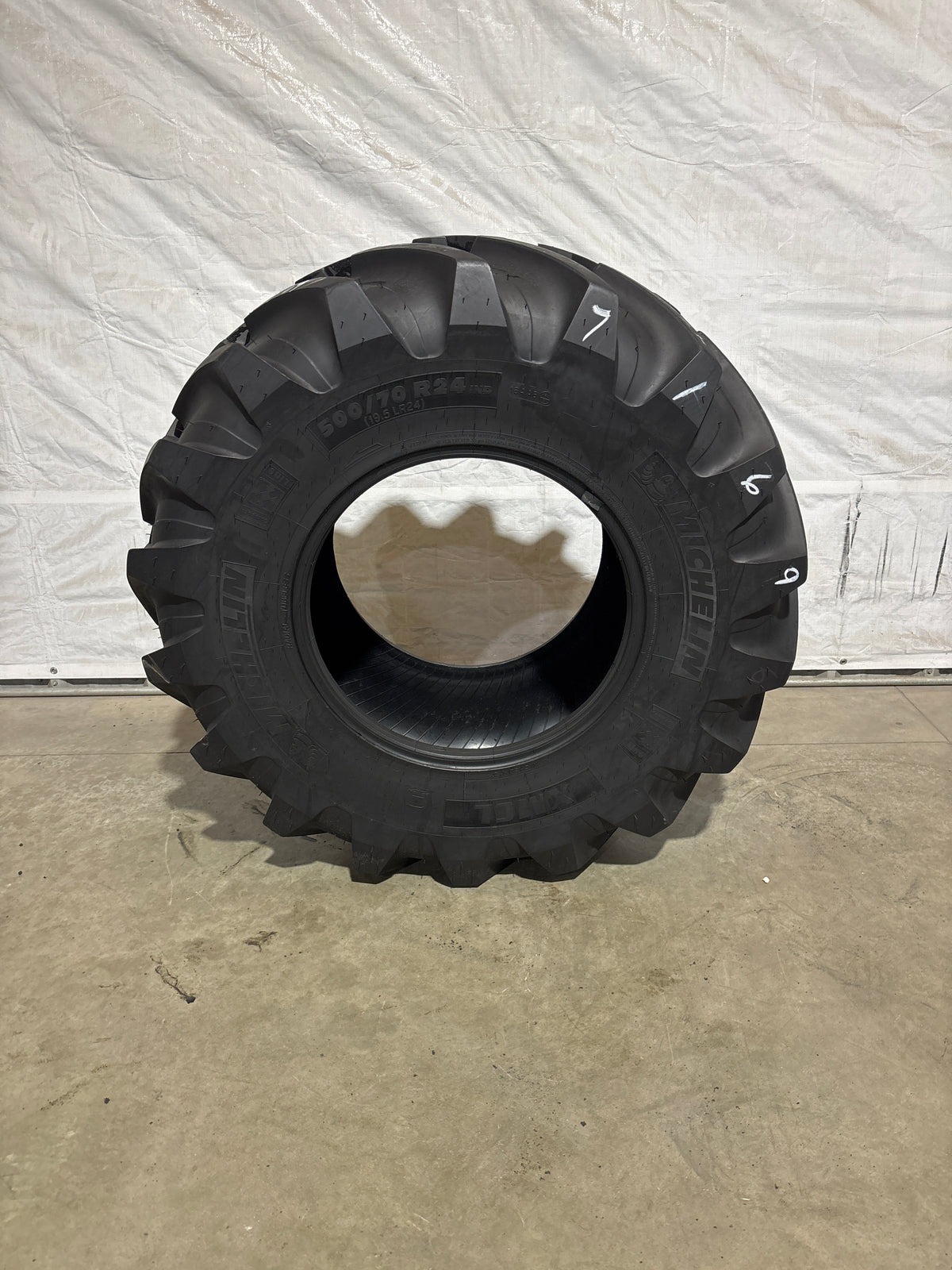 500/70R24 (19.5LR-24) #7169 MICHELIN XMCL