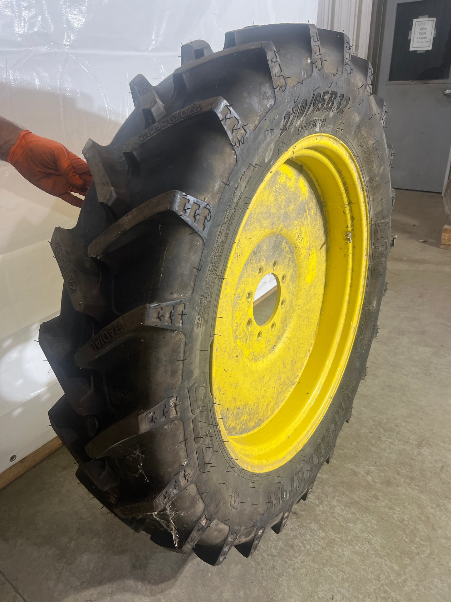 270/95R32 BKT AGRIMAX RT955 (11.2R32,  (11.2-32)