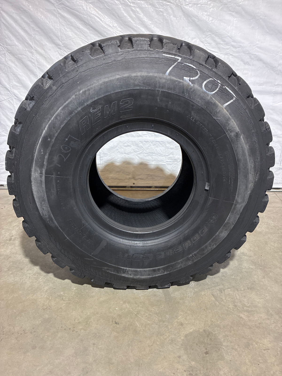 23.5R25 DOUBLE COIN REM-2 #7207