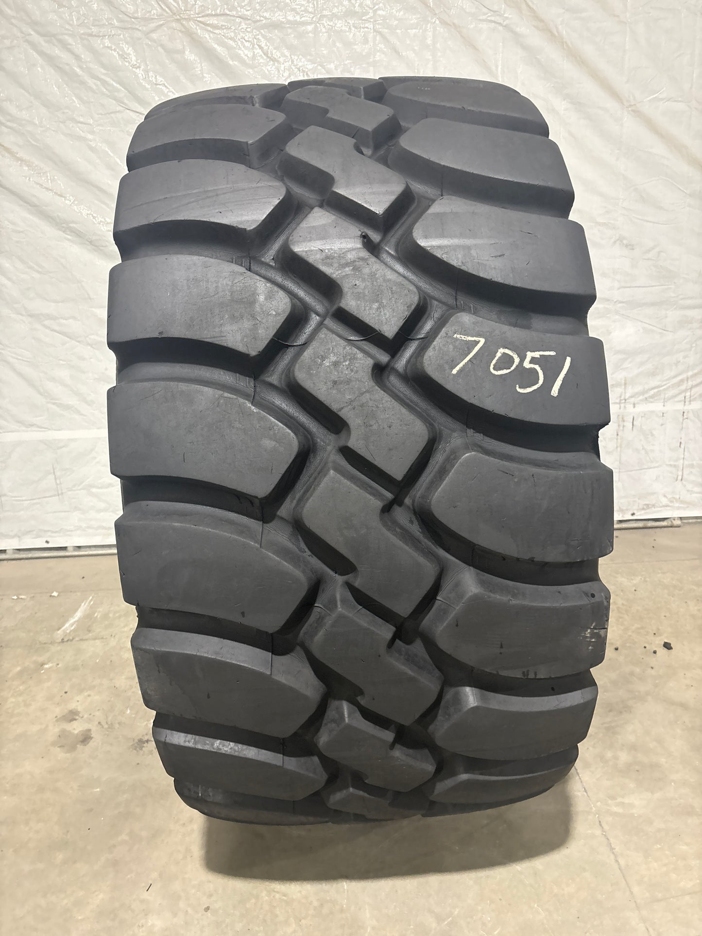 875/65R29 GOODYEAR UNI-STEEL GP-4D HI-STAB #7051
