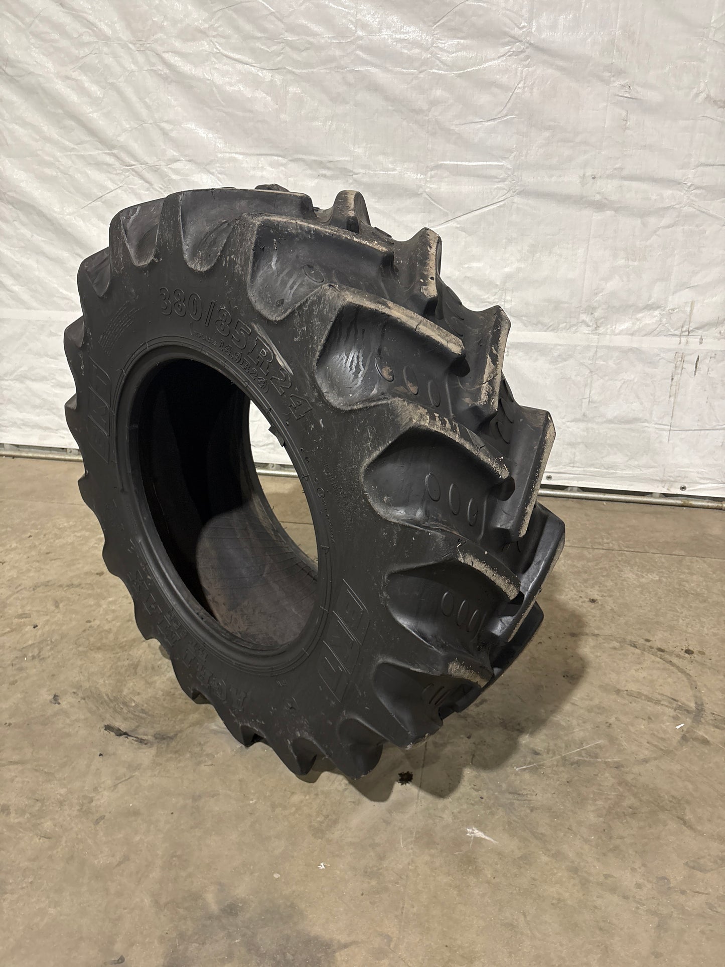 380/85R24 (14.9R24) BKT AGRIMAX RT855 #5667