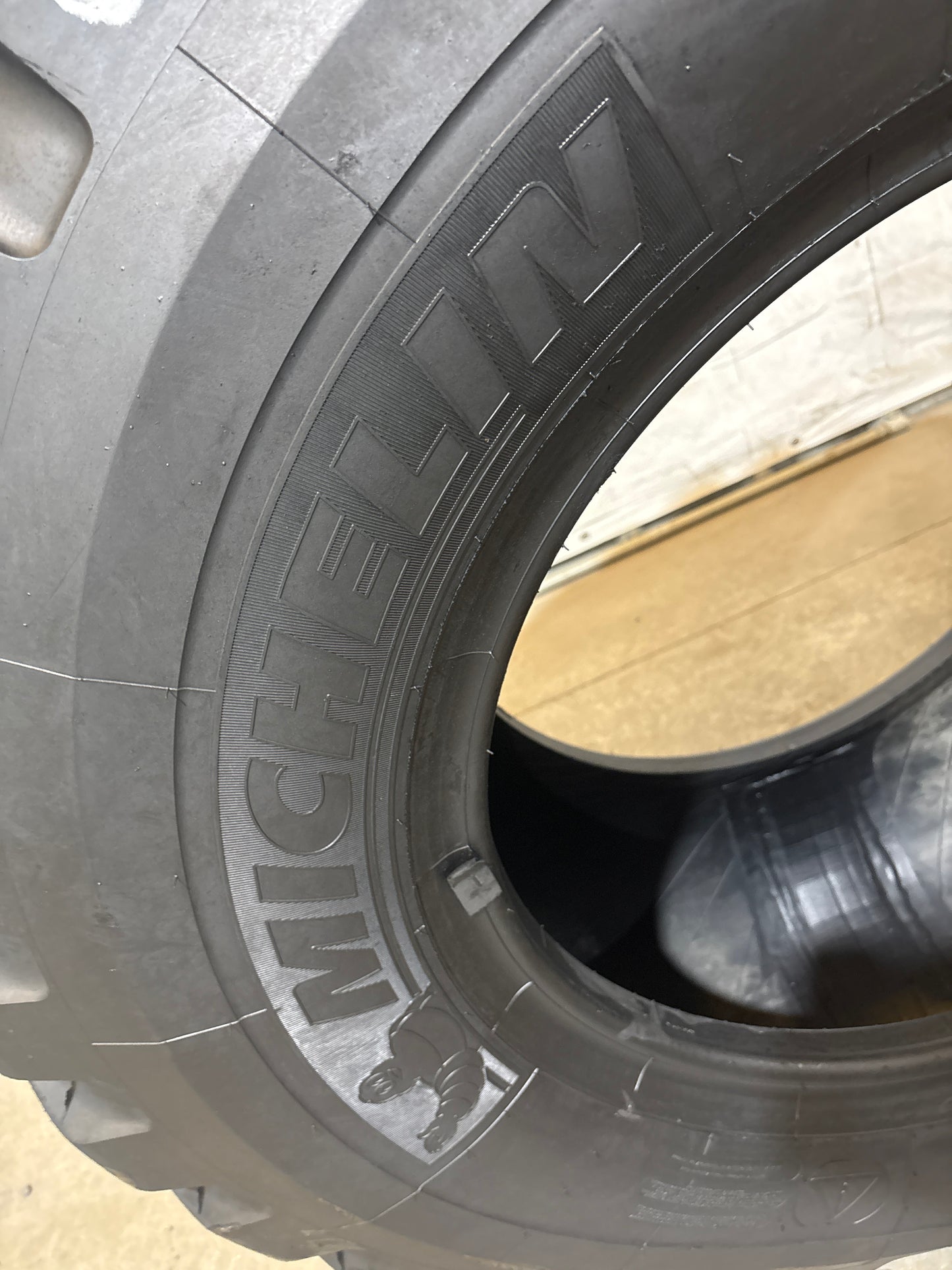 17.5R25 MICHELIN XTLA LOADER/DOZER TIRE #7047