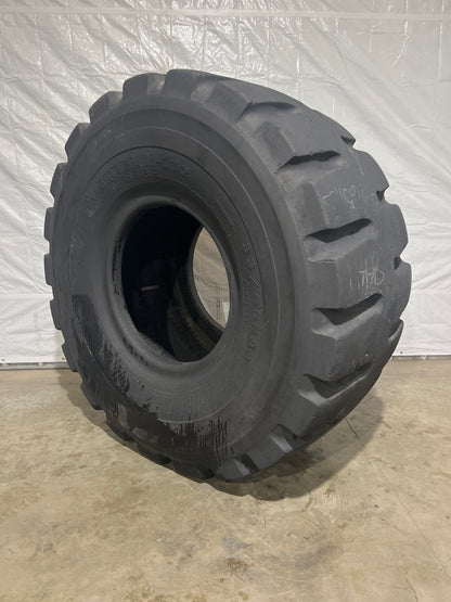 35/65R33 BRIDGESTONE V-STEEL N-LUG (VSNL)