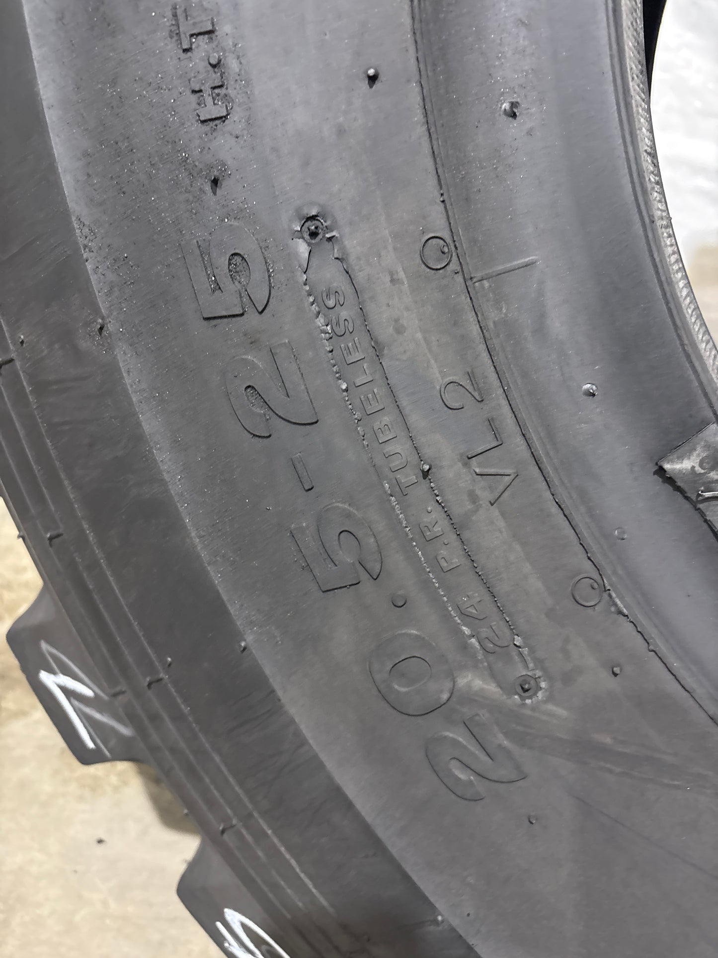 20.5-25 BRIDGESTONE V-LUG II 20 PLY #5776