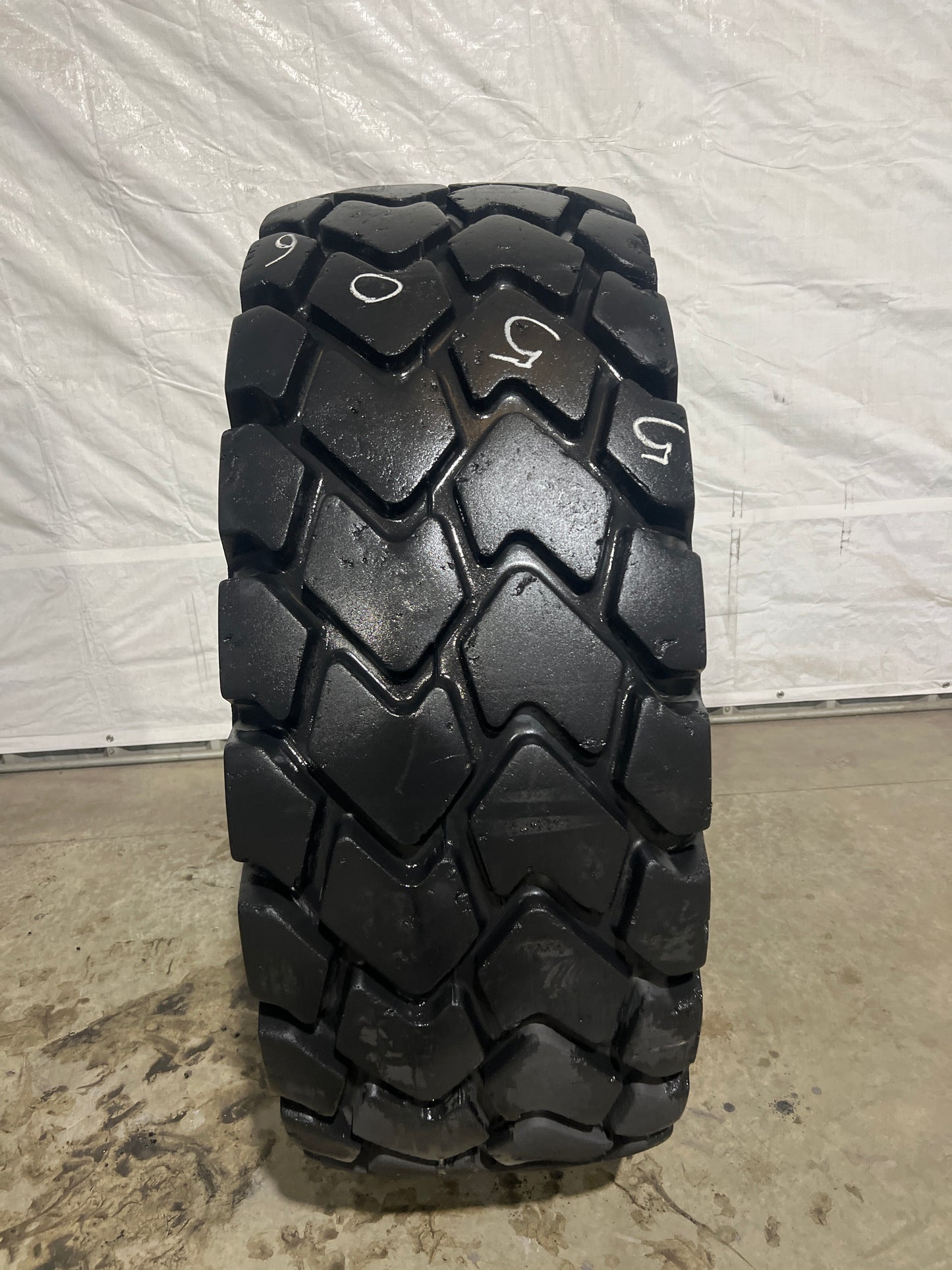 20.5R25 TITAN MXL #5506