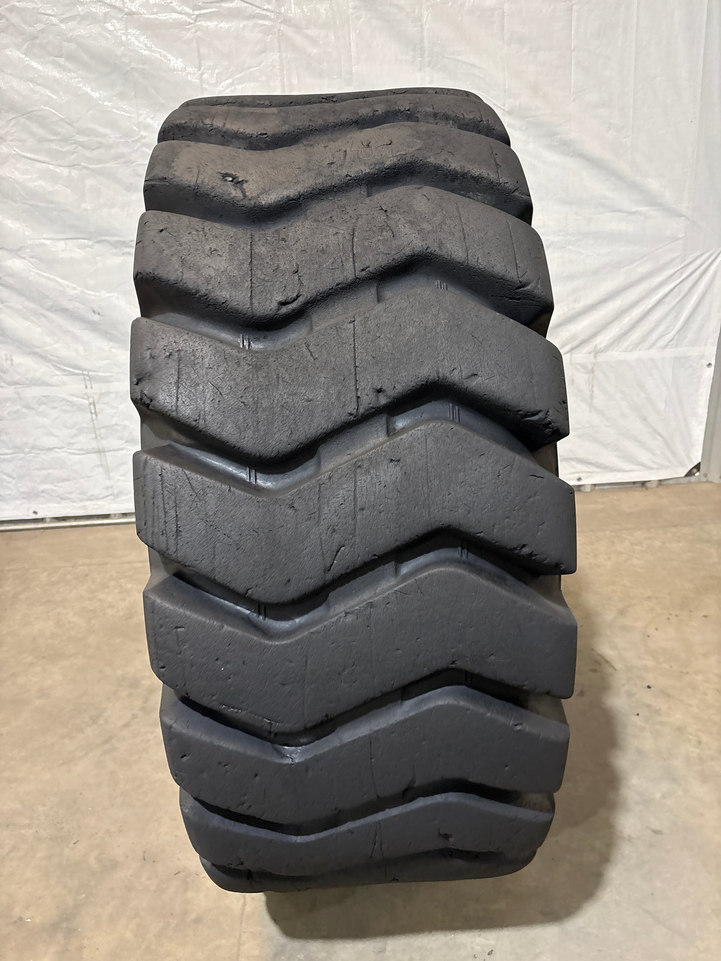 23.5-25 DEESTONE DL-3 #5785