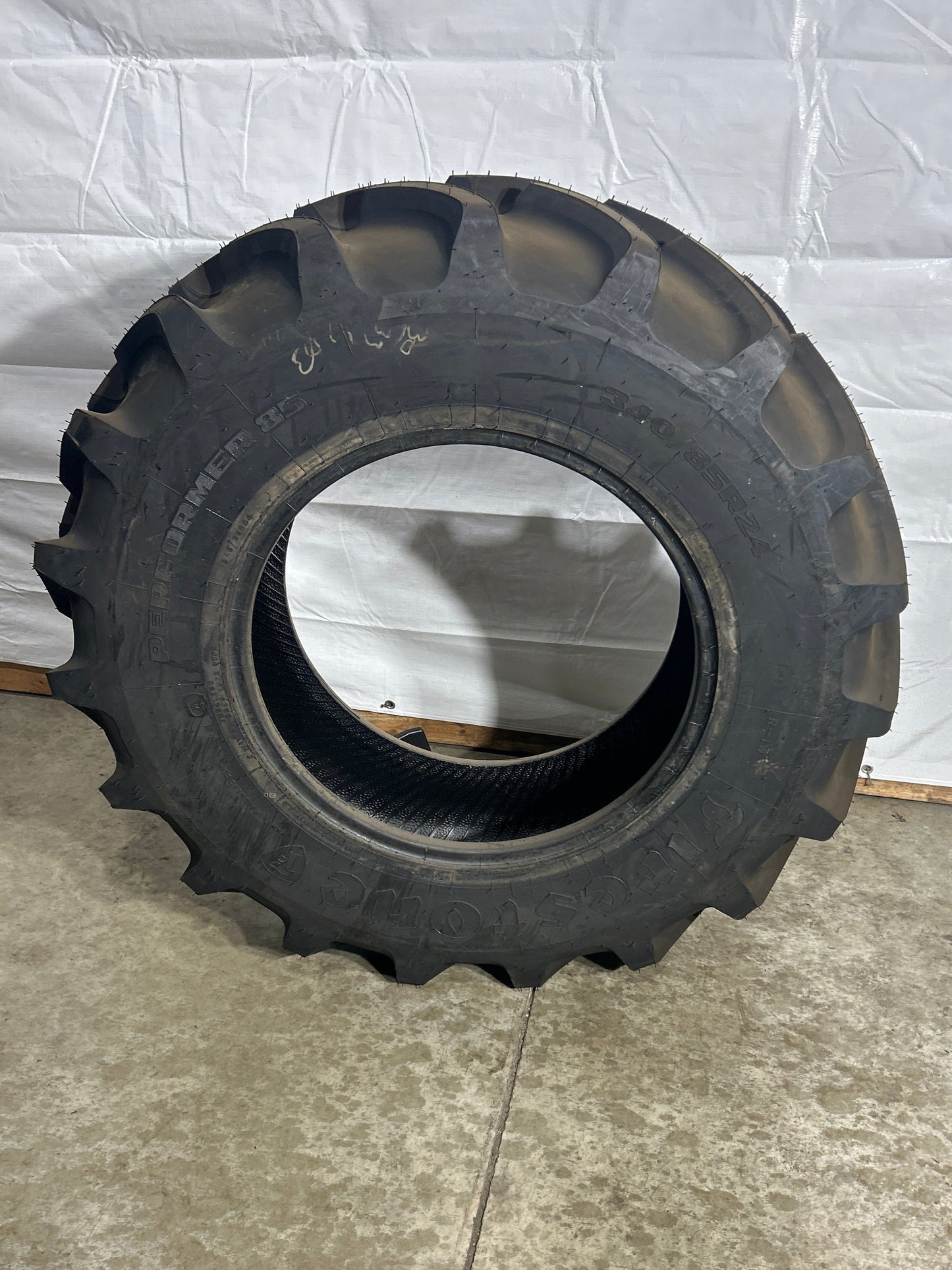 340/85R24  FIRESTONE PERFORMER 85