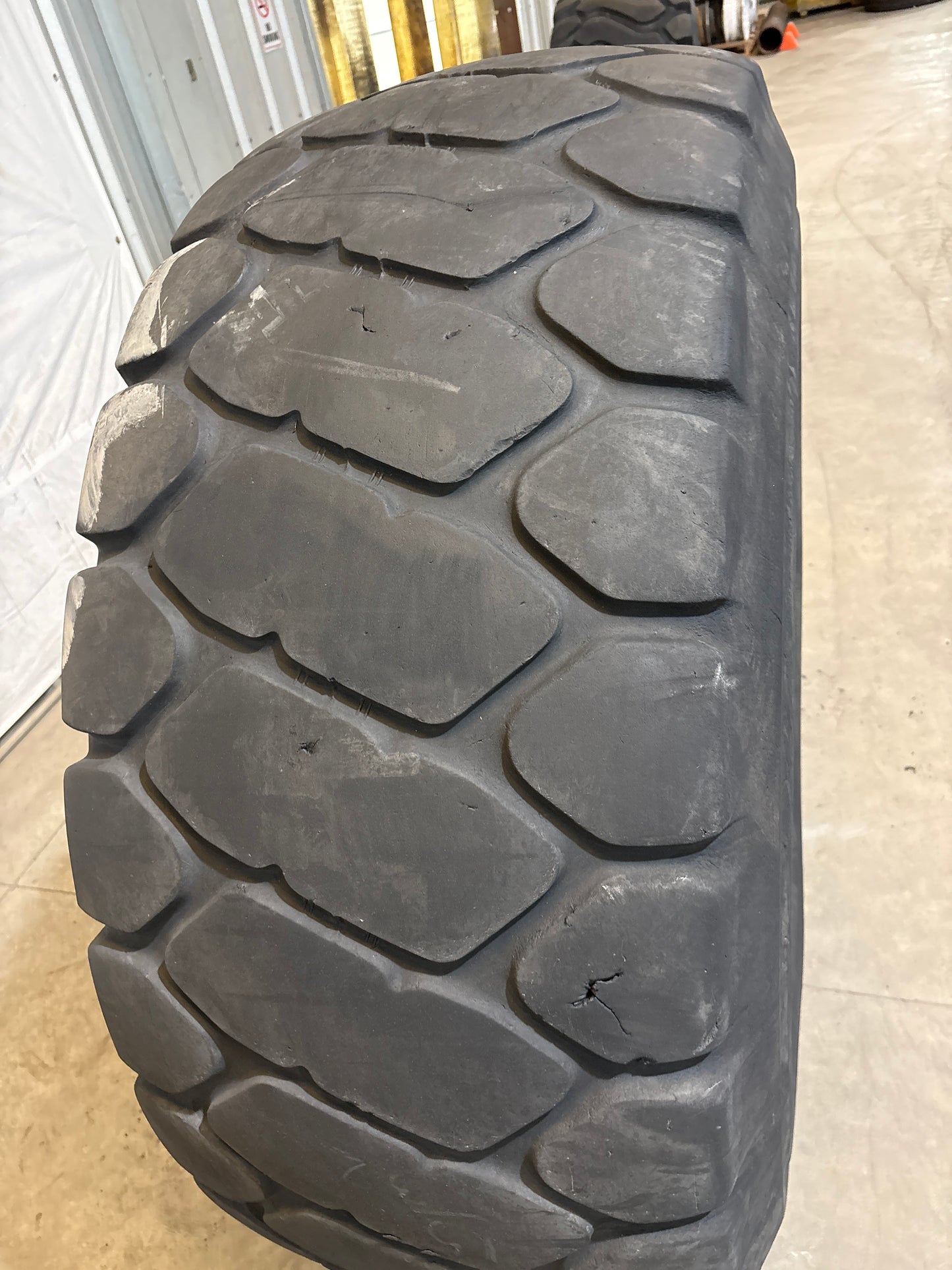 23.5R25 BRIDGESTONE V-STEEL M-TRACTION #5933