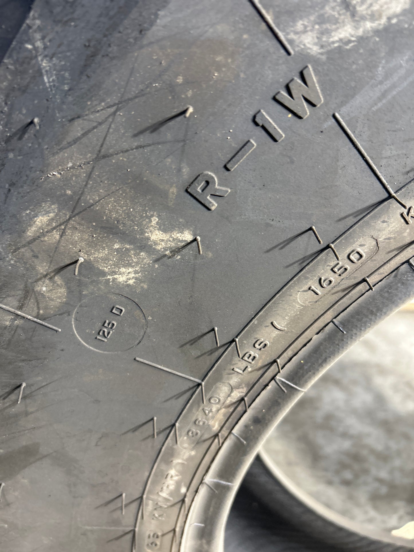 340/85R24 (13.6R24) FIRESTONE PERFORMER 85