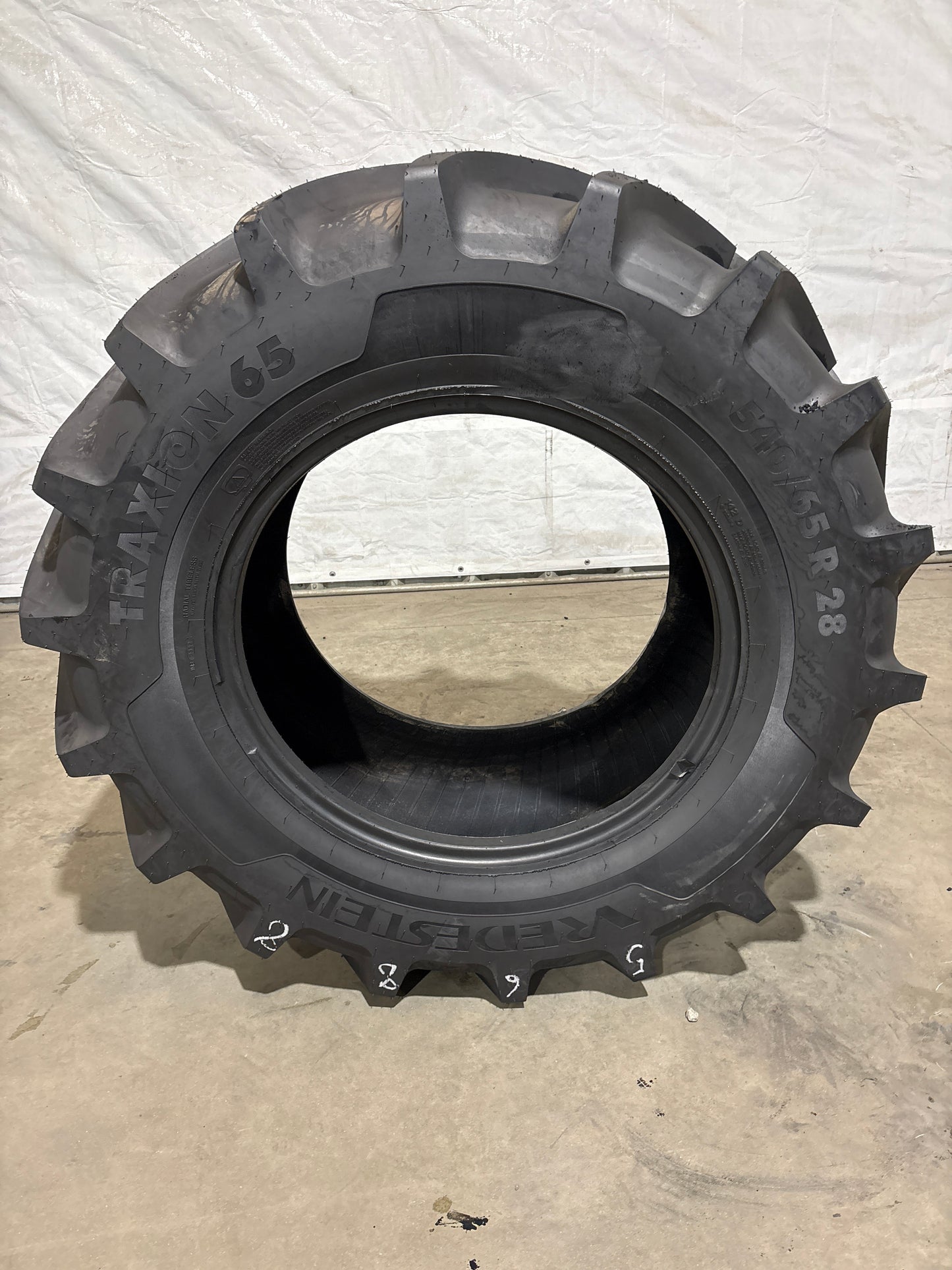 540/65R28 VREDESTEIN TRAXION 65 R-1W AGRICULTURAL DEEP TREAD #5688