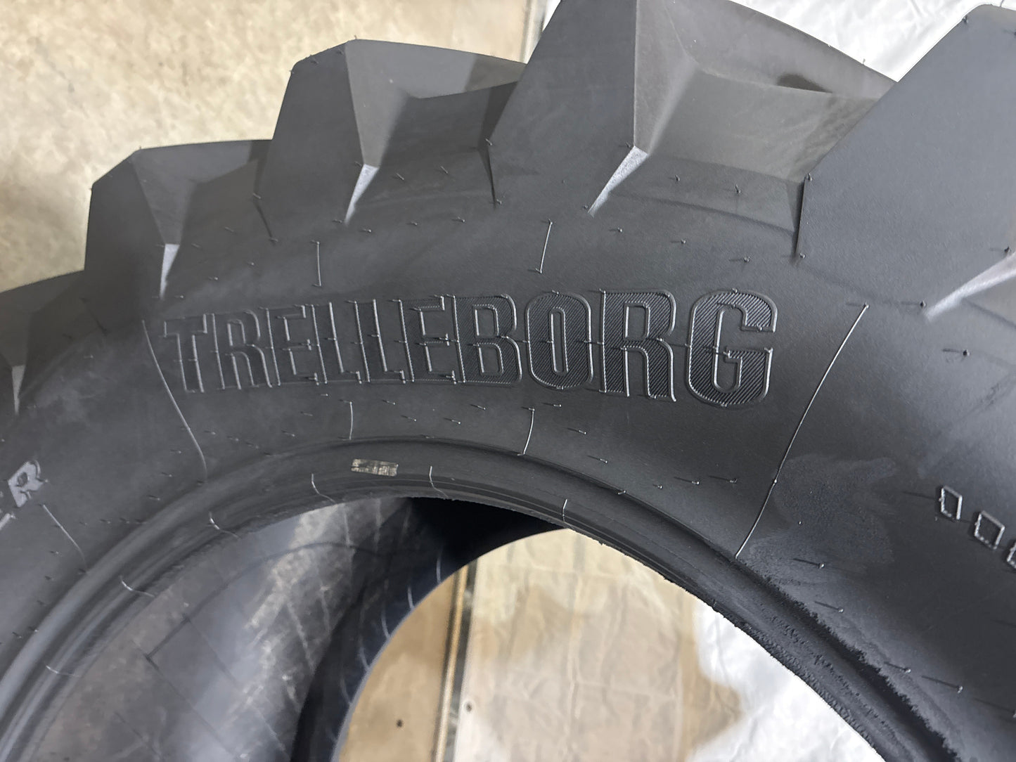 650/60R34 TRELLEBORG TM 900 HIGH POWER #5879