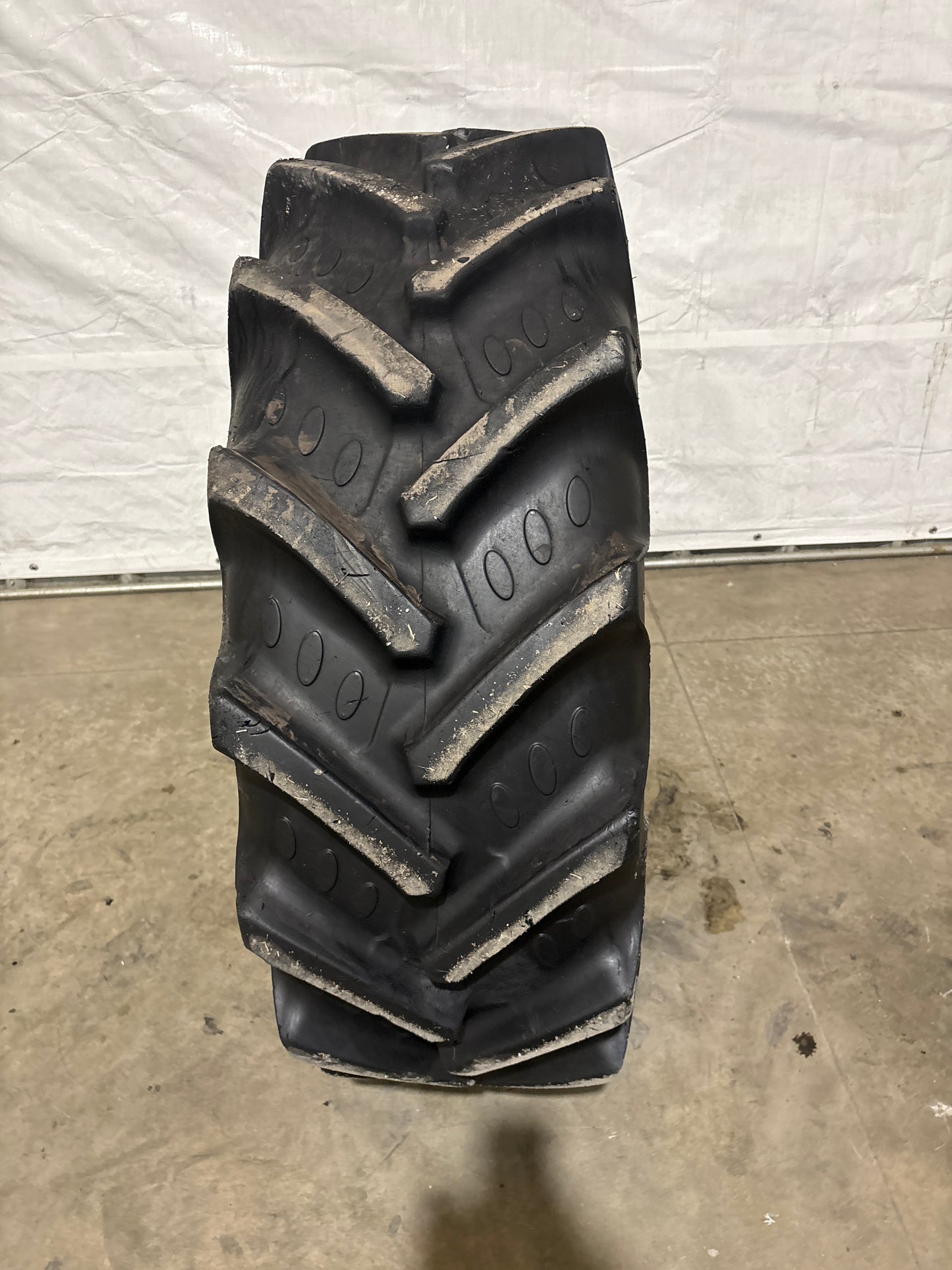 380/85R24 (14.9R24) BKT AGRIMAX RT855 #5667