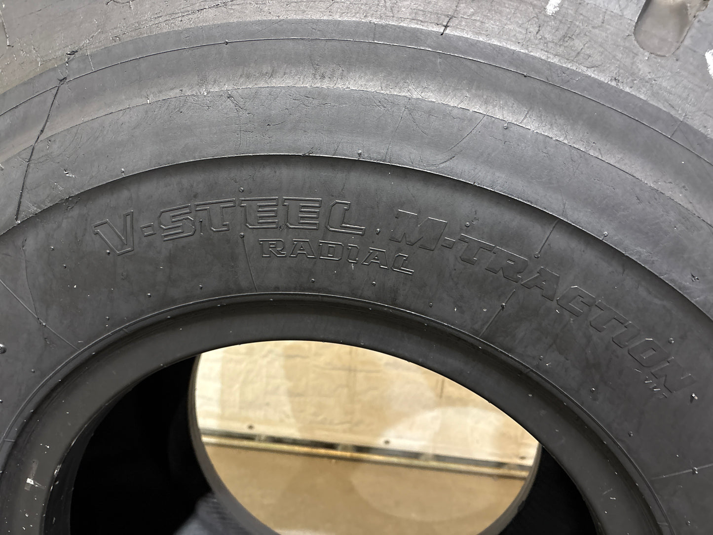 20.5R25 BRIDGESTONE V-STEEL M-TRACTION #5995