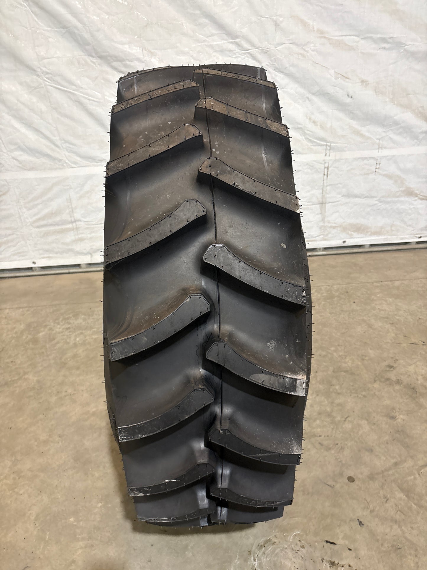14.9-24 FIRESTONE SUPER ALL TRACTION 23 ° #5681