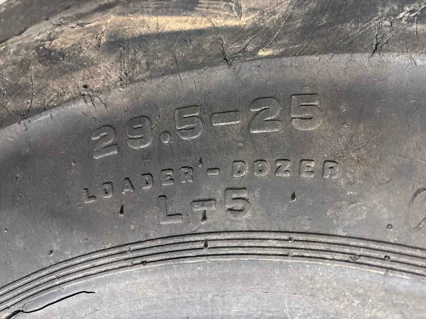 29.5-25 FIRESTONE SUPER DEEP TREAD #5561