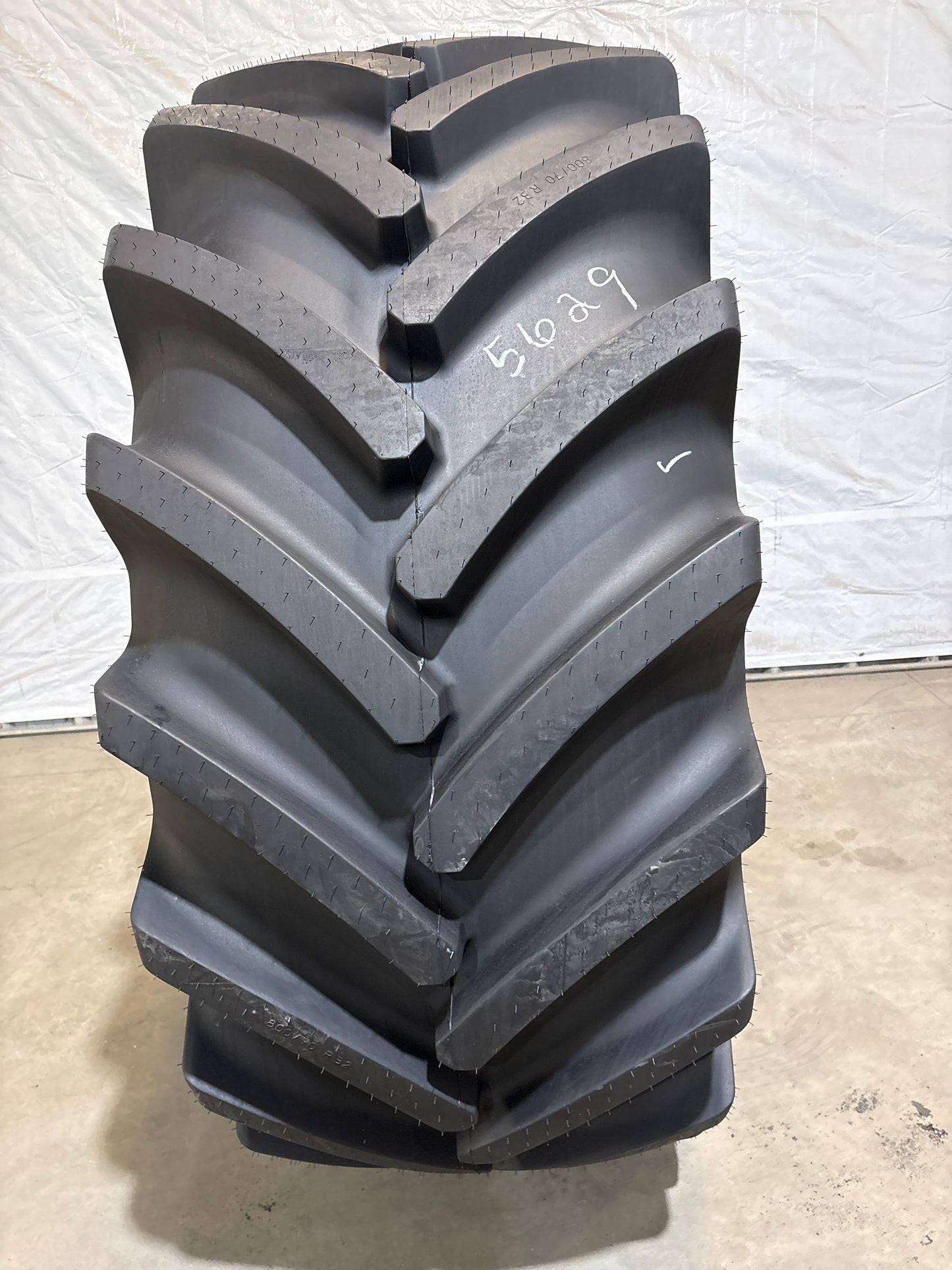USED 800/70R32 CONTINENTAL COMBINE MASTER #5629