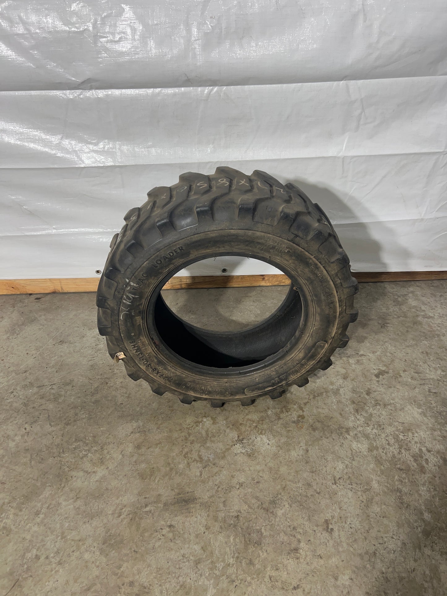 27x8.50-15 TITAN TRAC LOADER