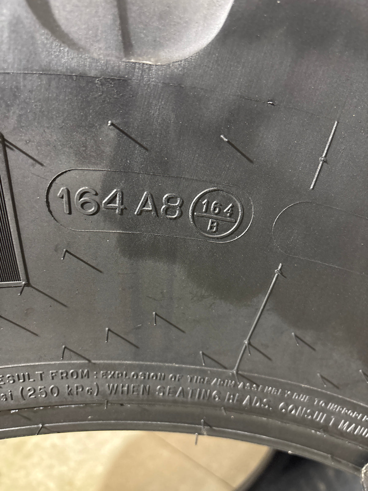 500/70R24 (19.5LR-24) #7169 MICHELIN XMCL