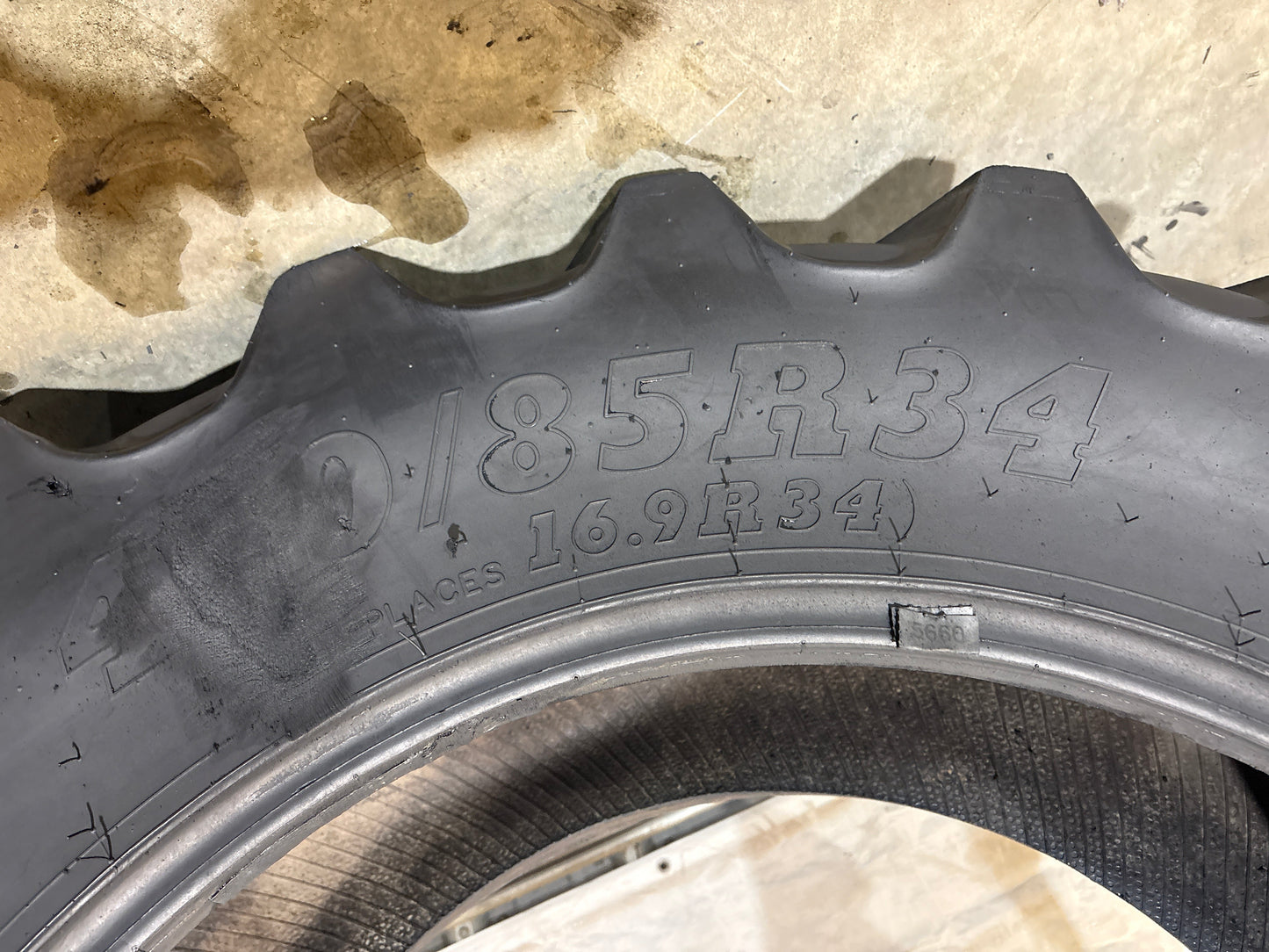420/85R34 (16.9R34) BKT AGRI MAX RADIAL TRACTOR TIRE R-1W #5660