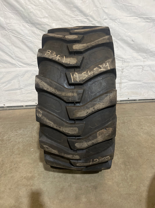 19.5L-24 SUPER MAX TRACTOR LUG #8361