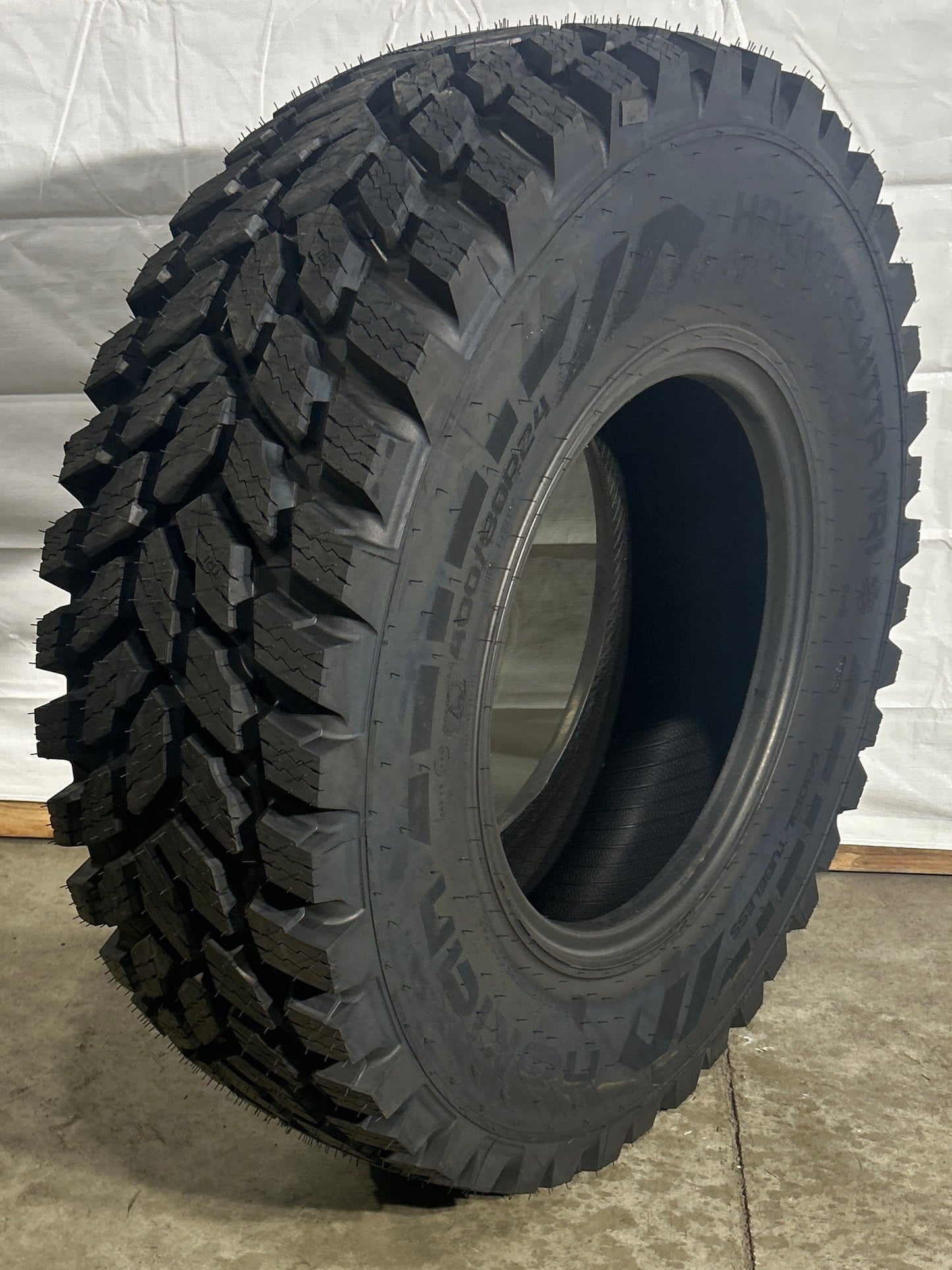 400/80R24 NOKIAN HAKKAPELIITTA TRI  R3