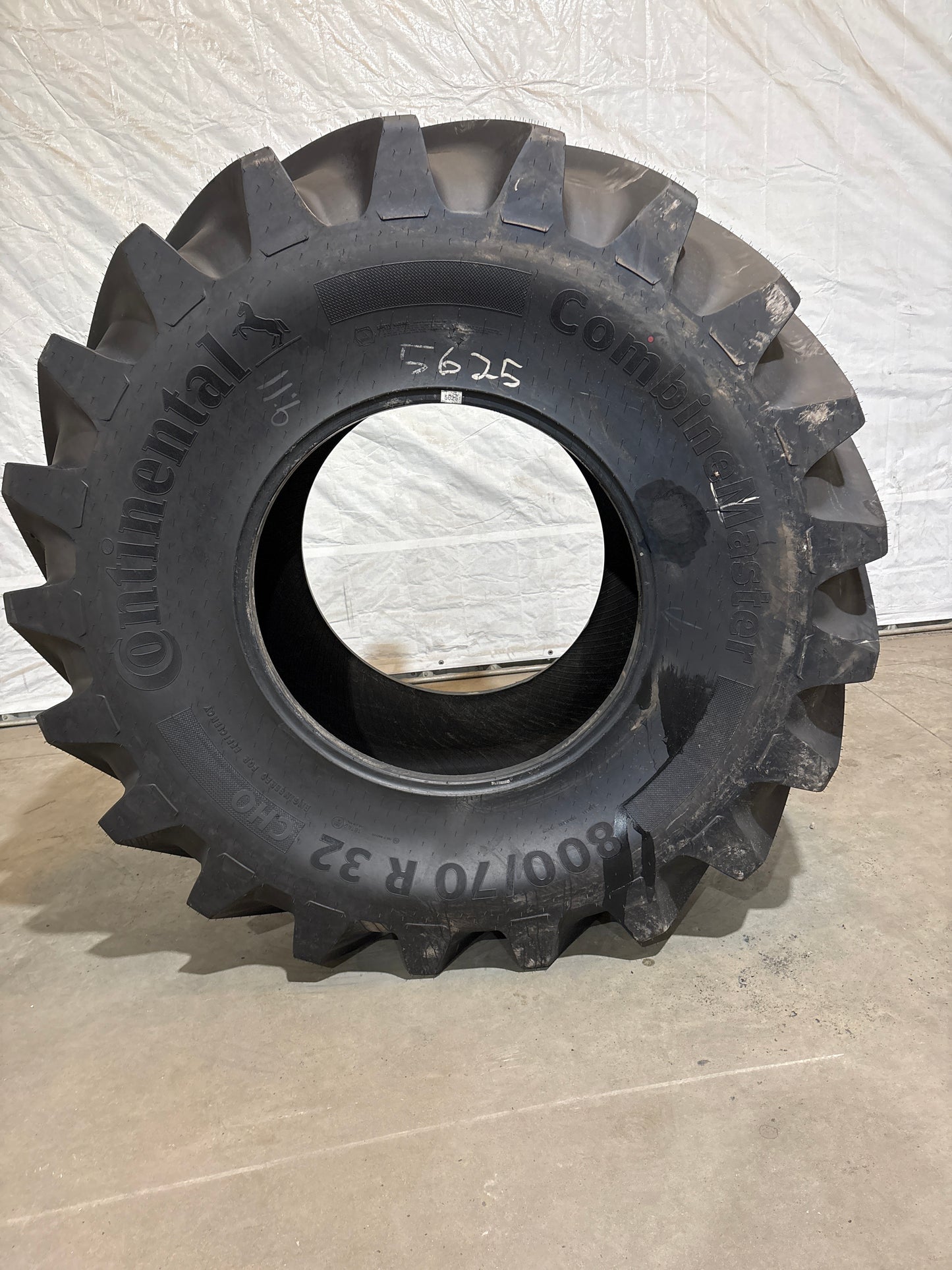 USED 800/70R32 CONTINENTAL COMBINE MASTER #5625