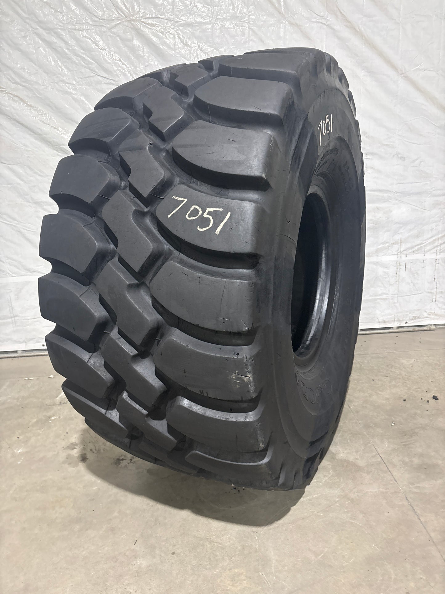 875/65R29 GOODYEAR UNI-STEEL GP-4D HI-STAB #7051