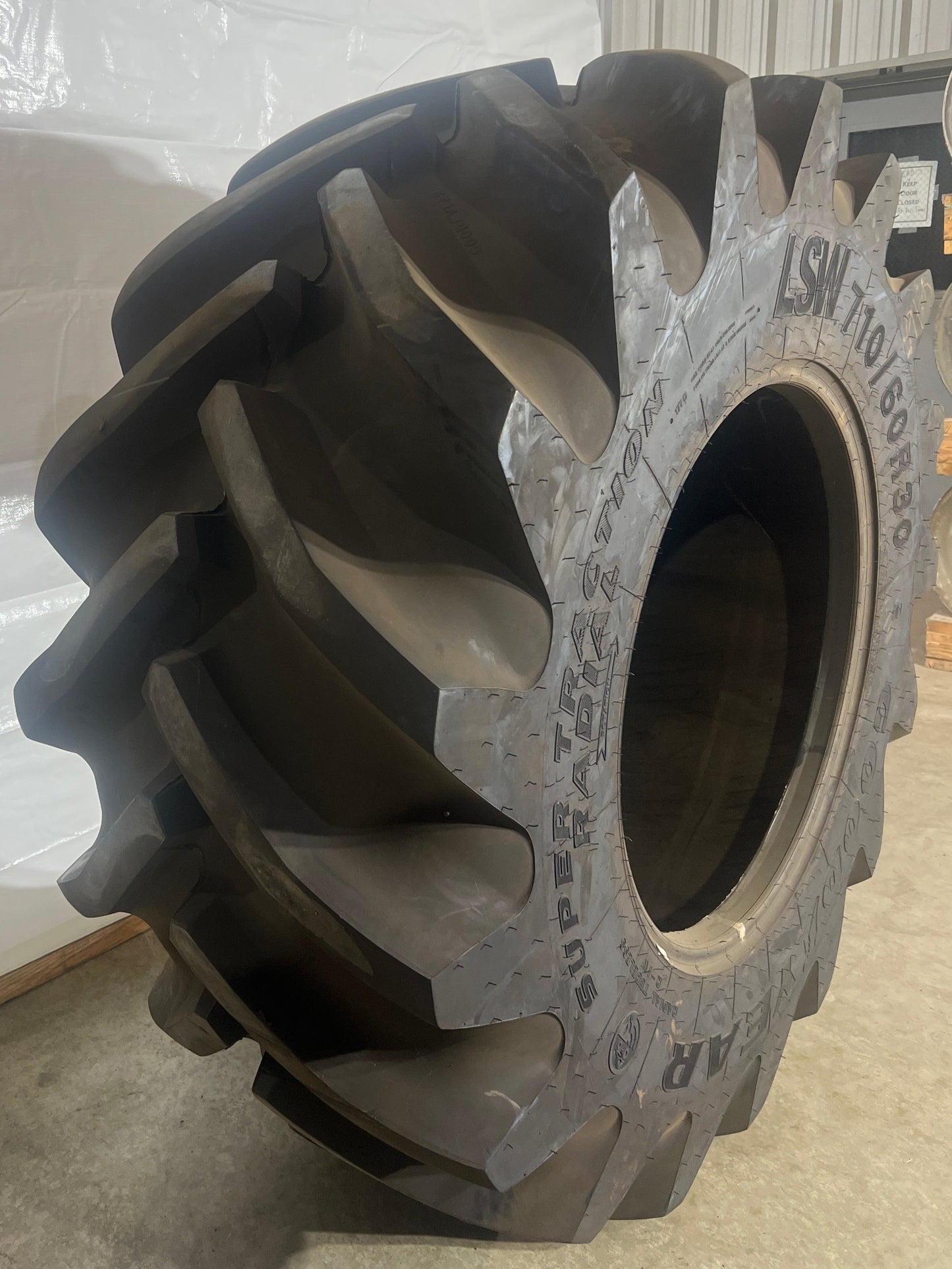 710/60R30 GOODYEAR LSW SUPER TRACTION