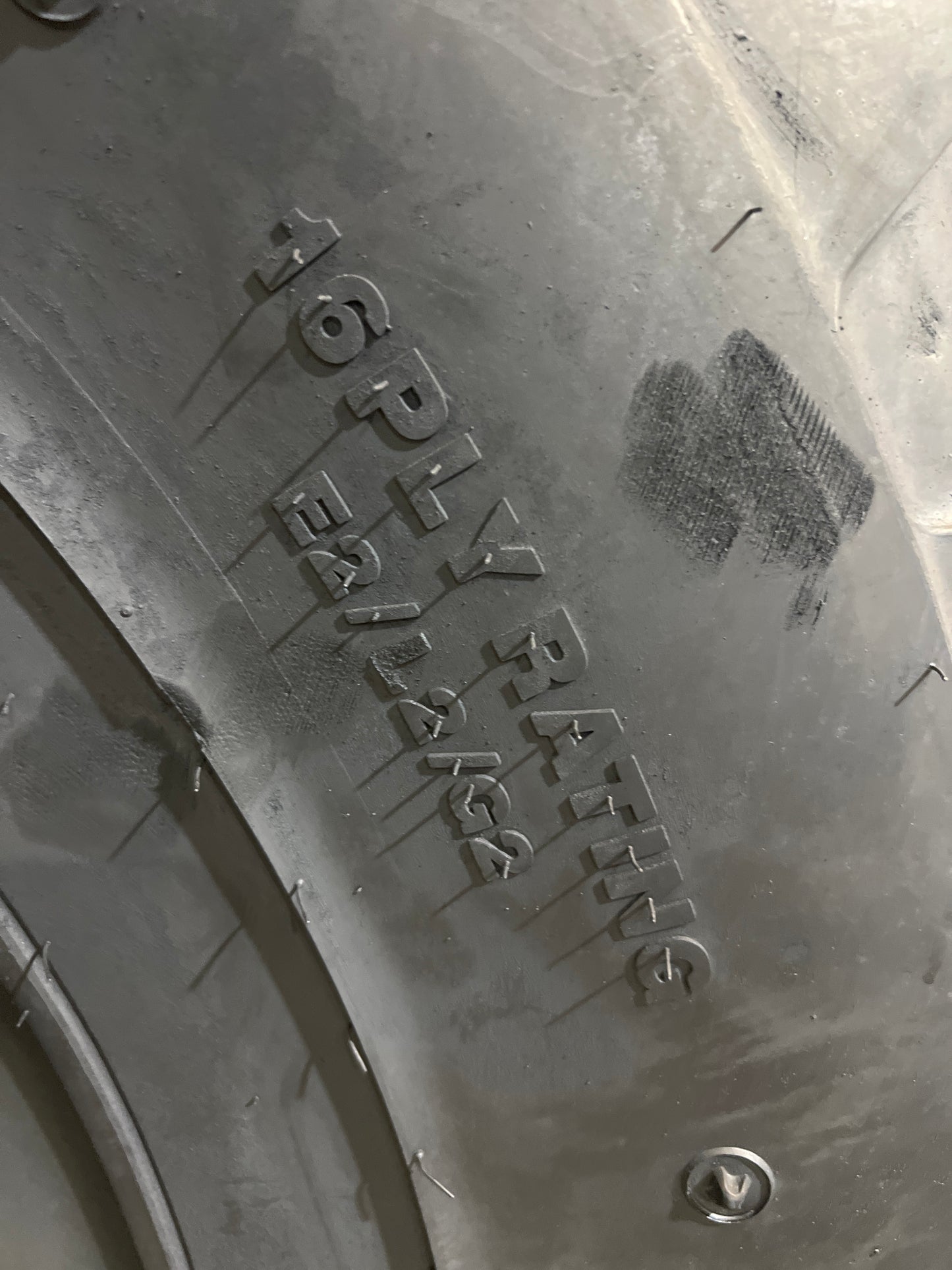 20.5-25 CAMSO LOAD MASTER #5495