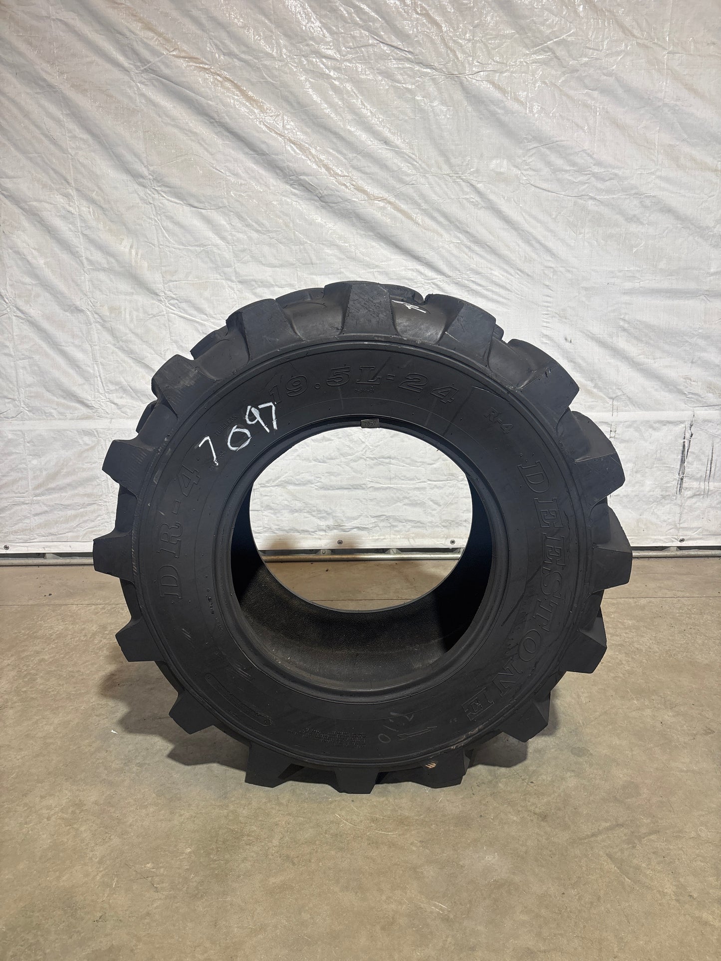 19.5L-24 DEESTONE #7097