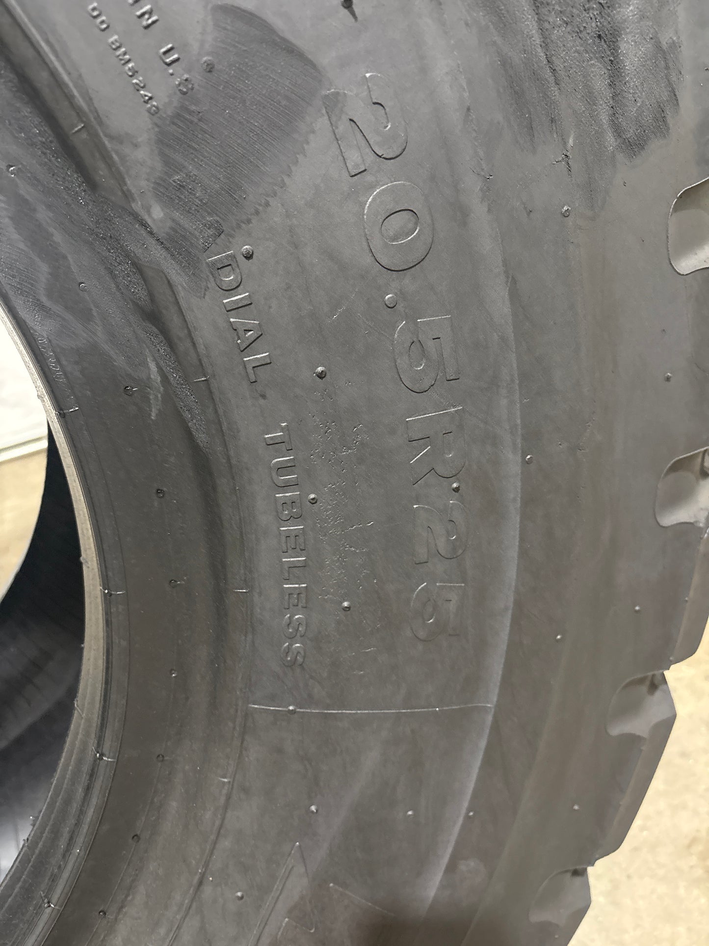 20.5R25 BRIDGESTONE V-STEEL J-TRACTION (VJT) #5717