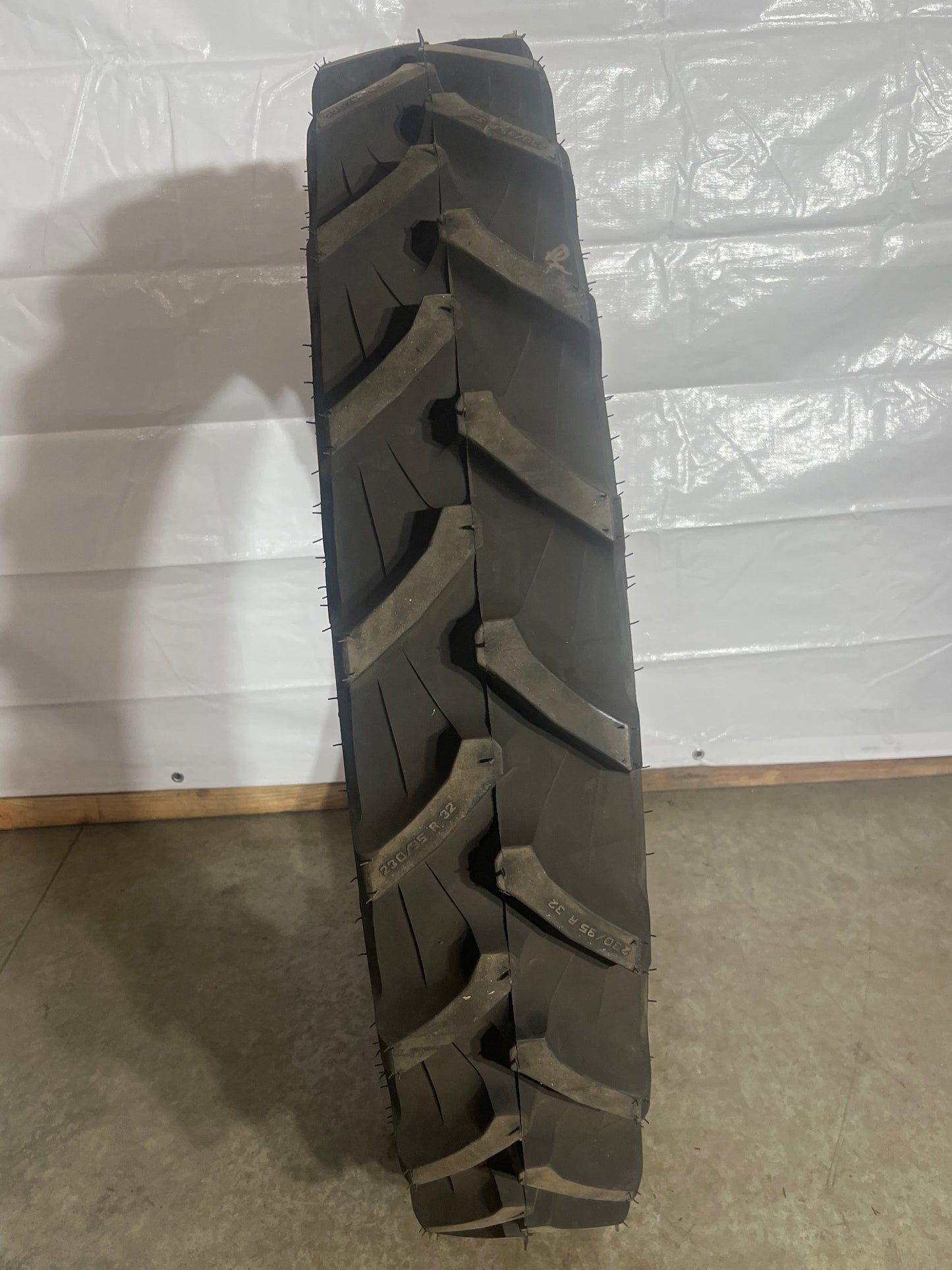 230/95R32 TRELLEBORG TM100