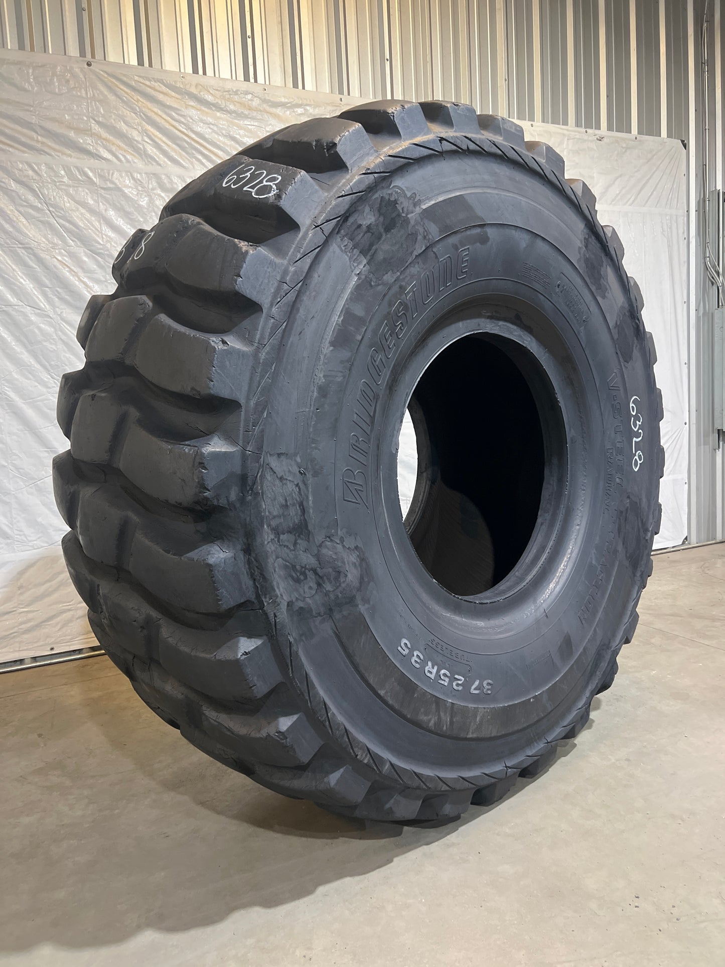 37.25R35 BRIDGESTONE V-STEEL L-TRACTION (VLT) #6328