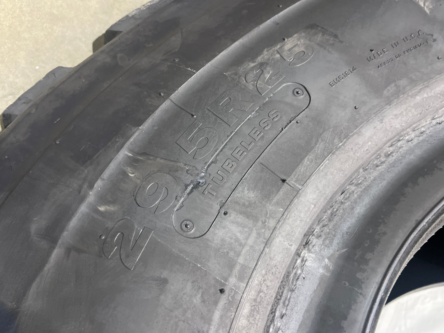 29.5R25 BRIDGESTONE V-STEEL L TRACTION #5425