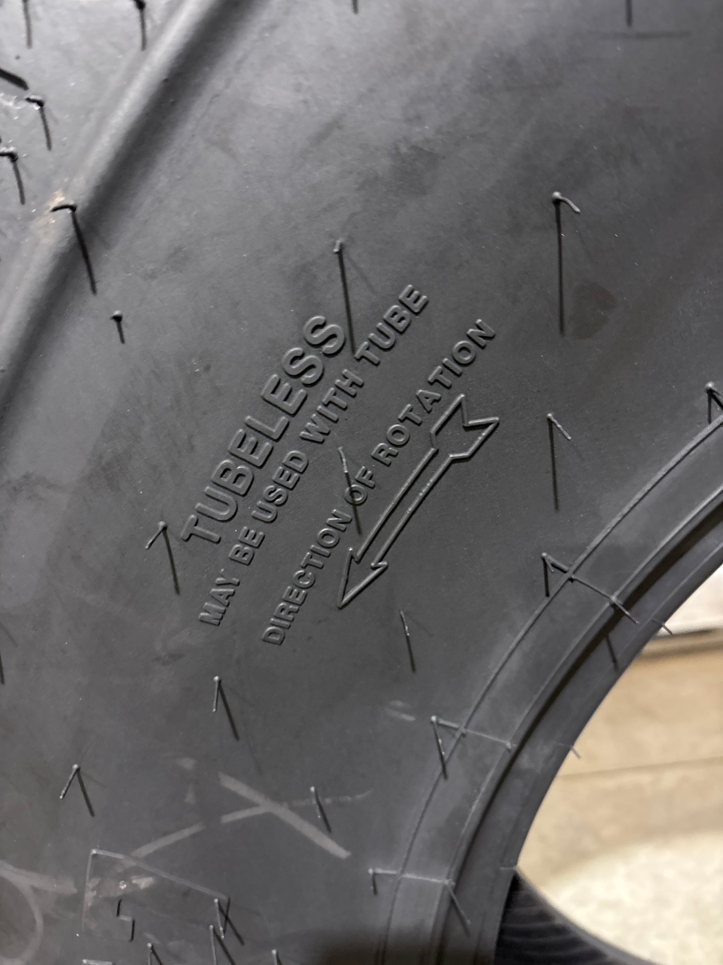 420/85R26 (16.9R26) BKT RT857 #5699