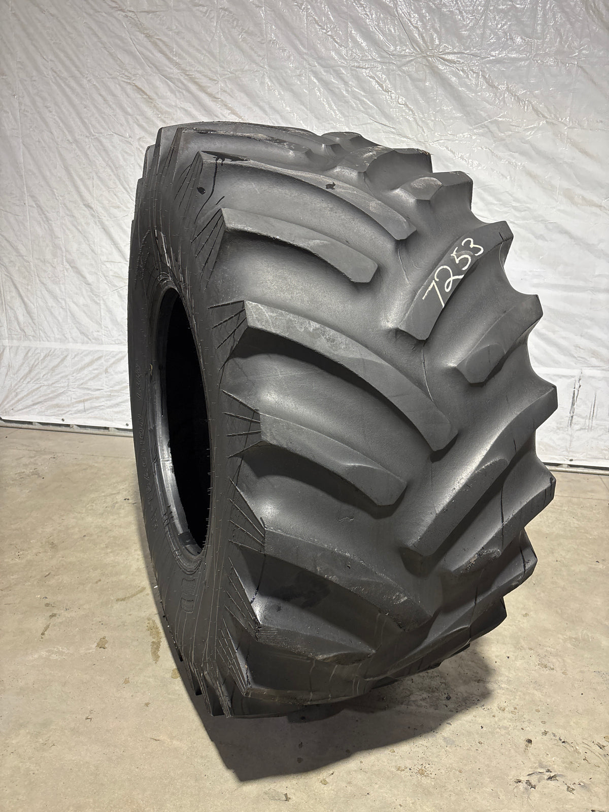 30.5L-32 TITAN HI TRACTION LUG #7253