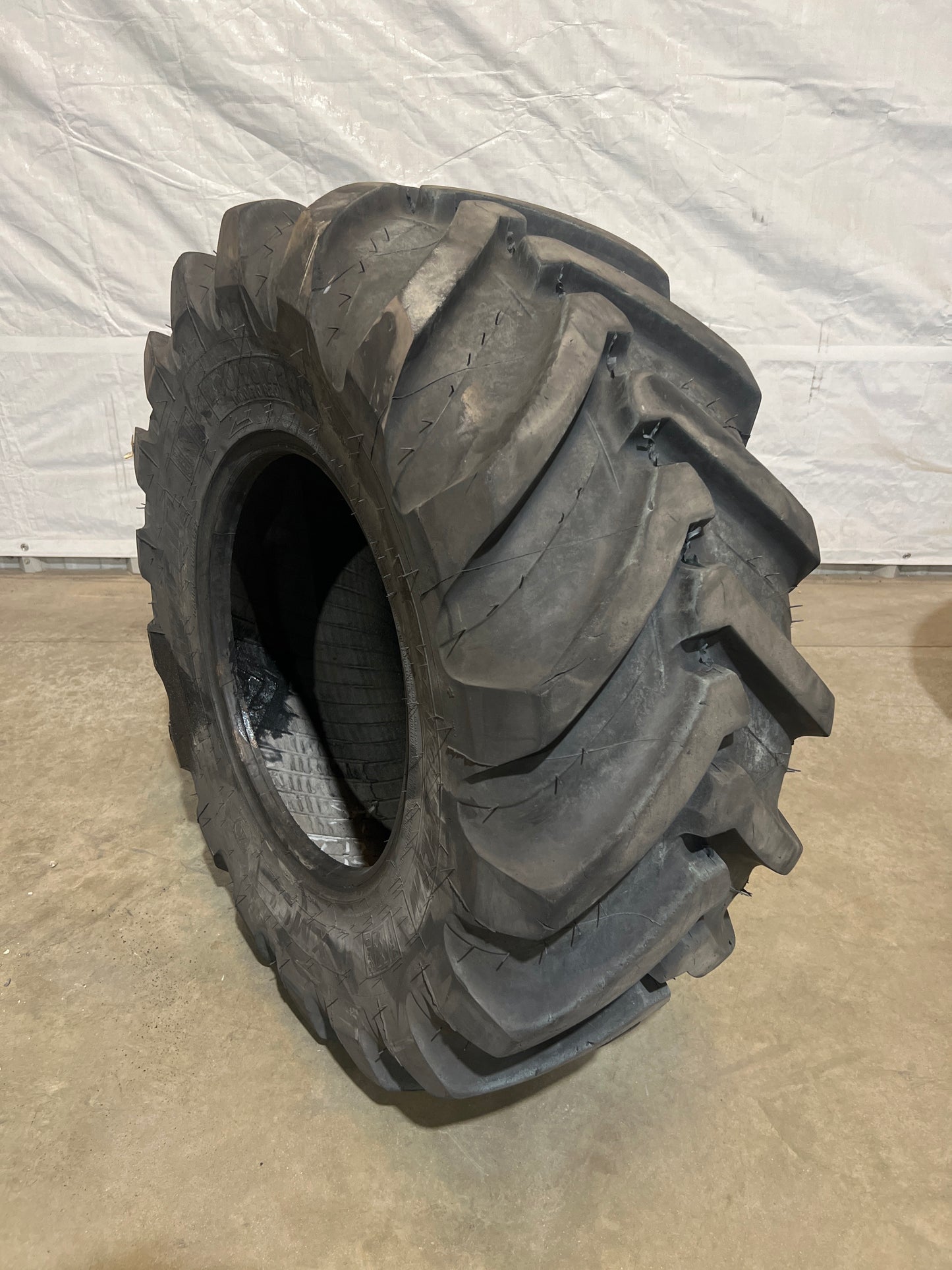 400/70R20 (16.0/70R20) MICHELIN XMCL #5517