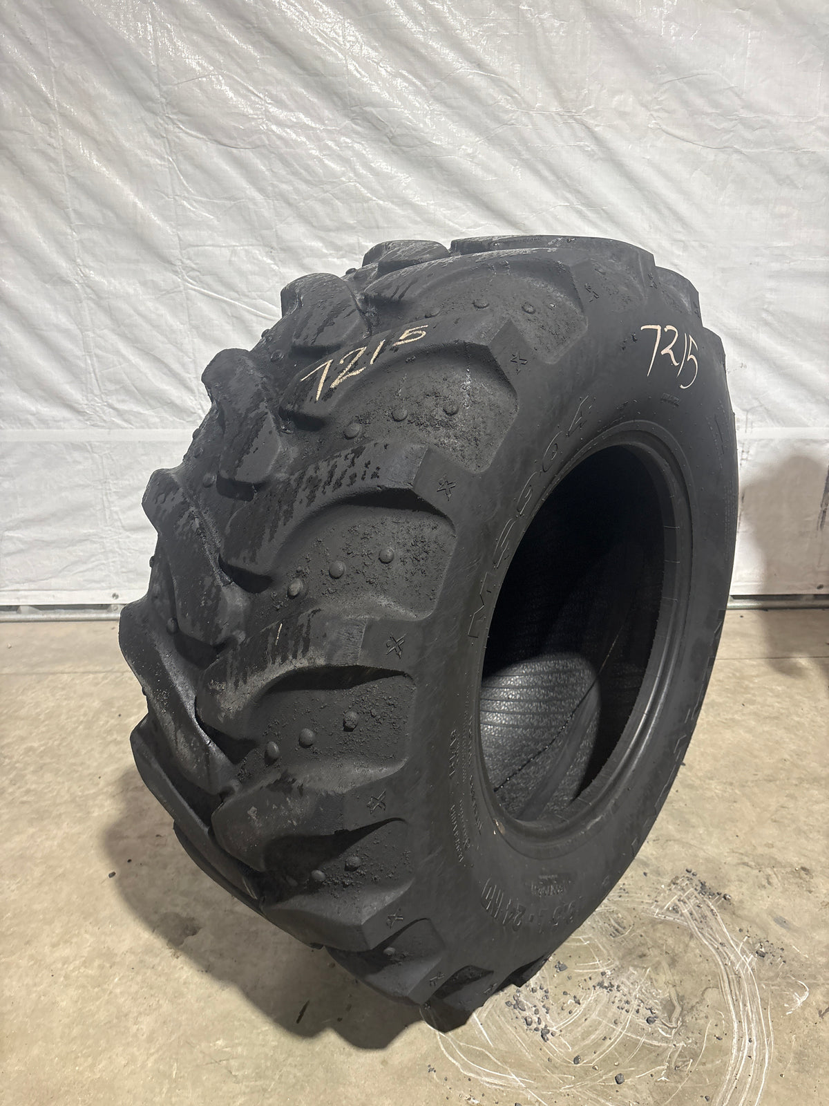 19.5L-24 (500/70-24) MAXAM MS 904 #7215