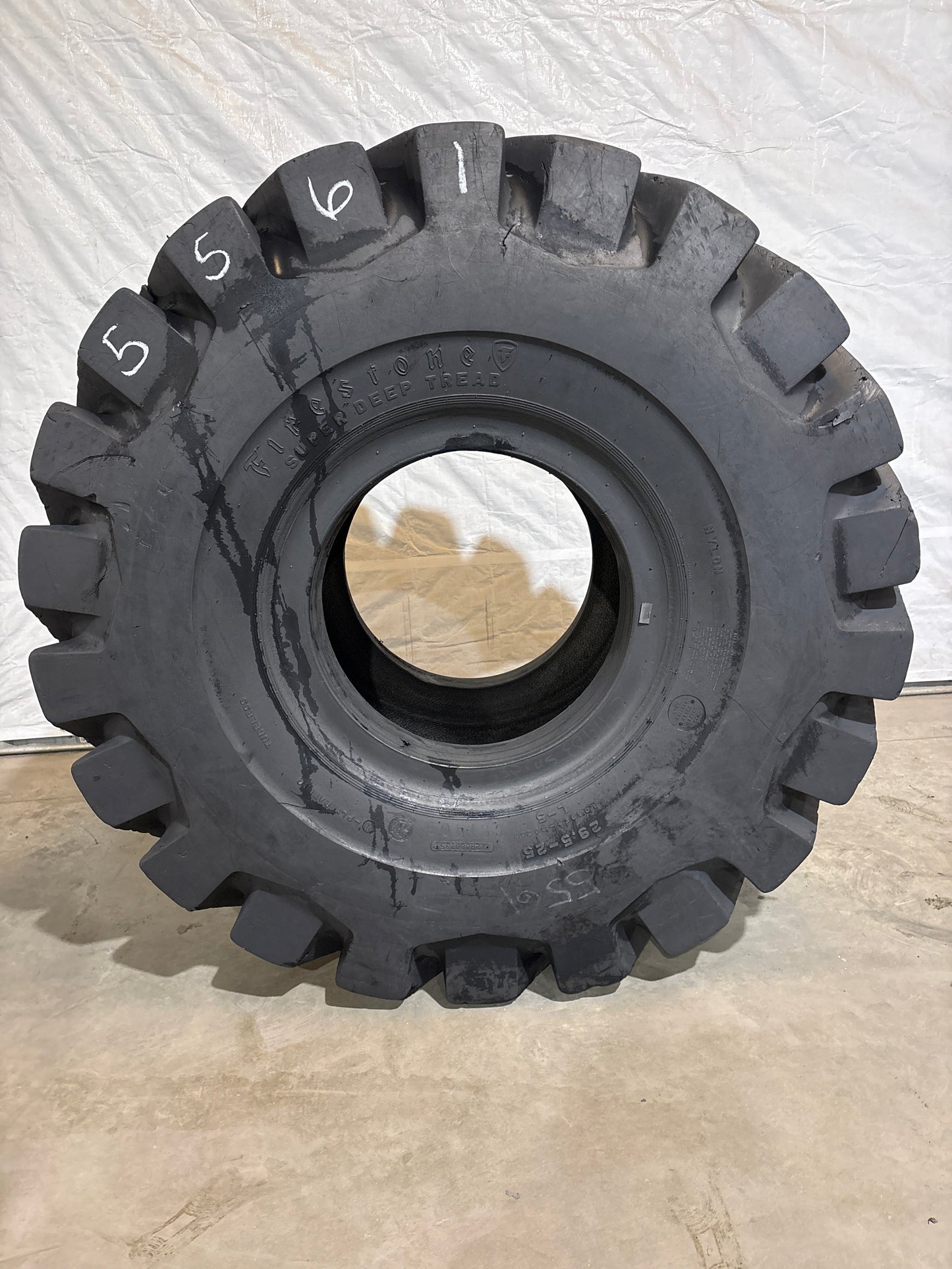 29.5-25 FIRESTONE SUPER DEEP TREAD #5561