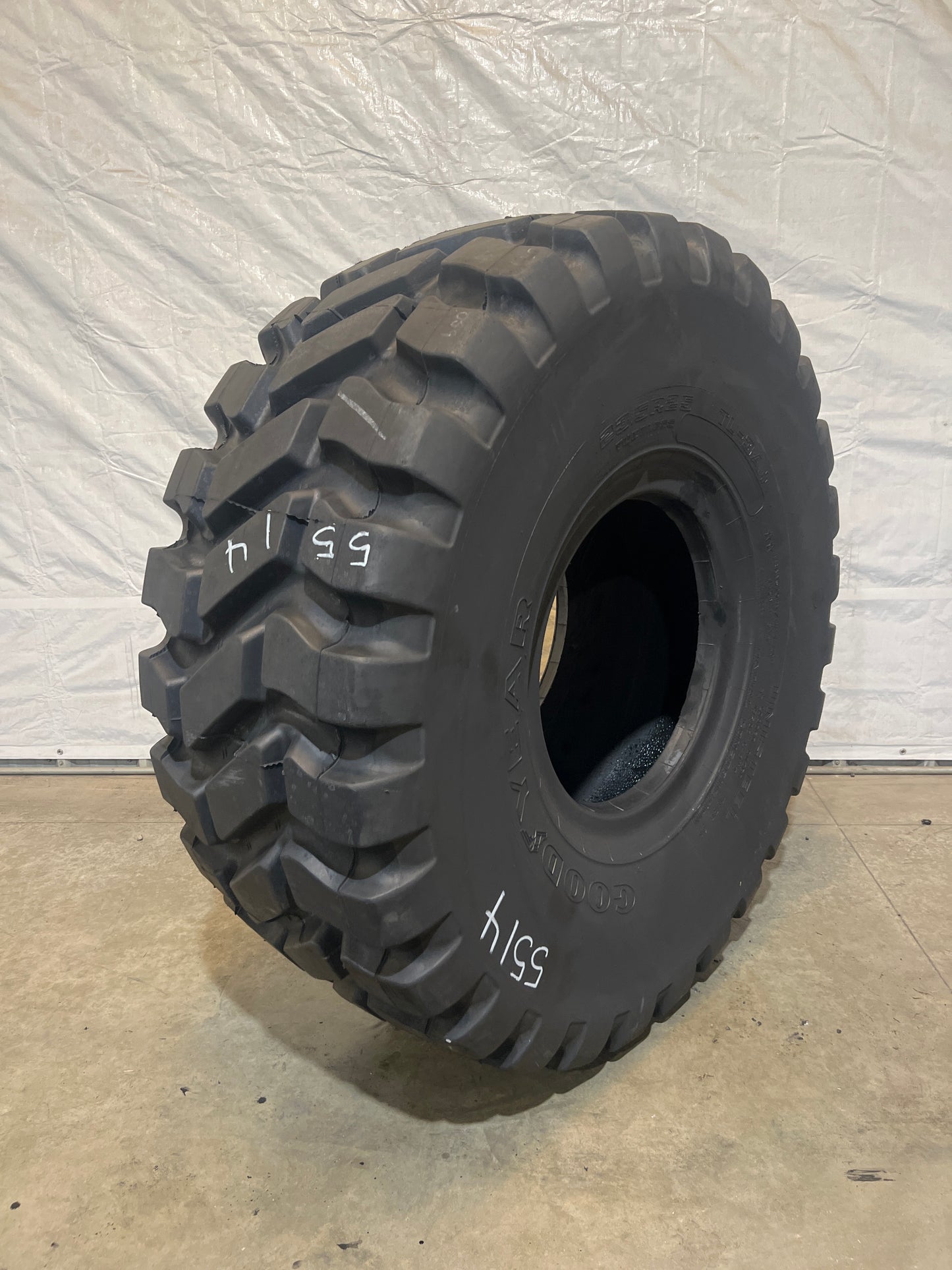 23.5R25 GOODYEAR TL 3A+ UNISTEEL #5514