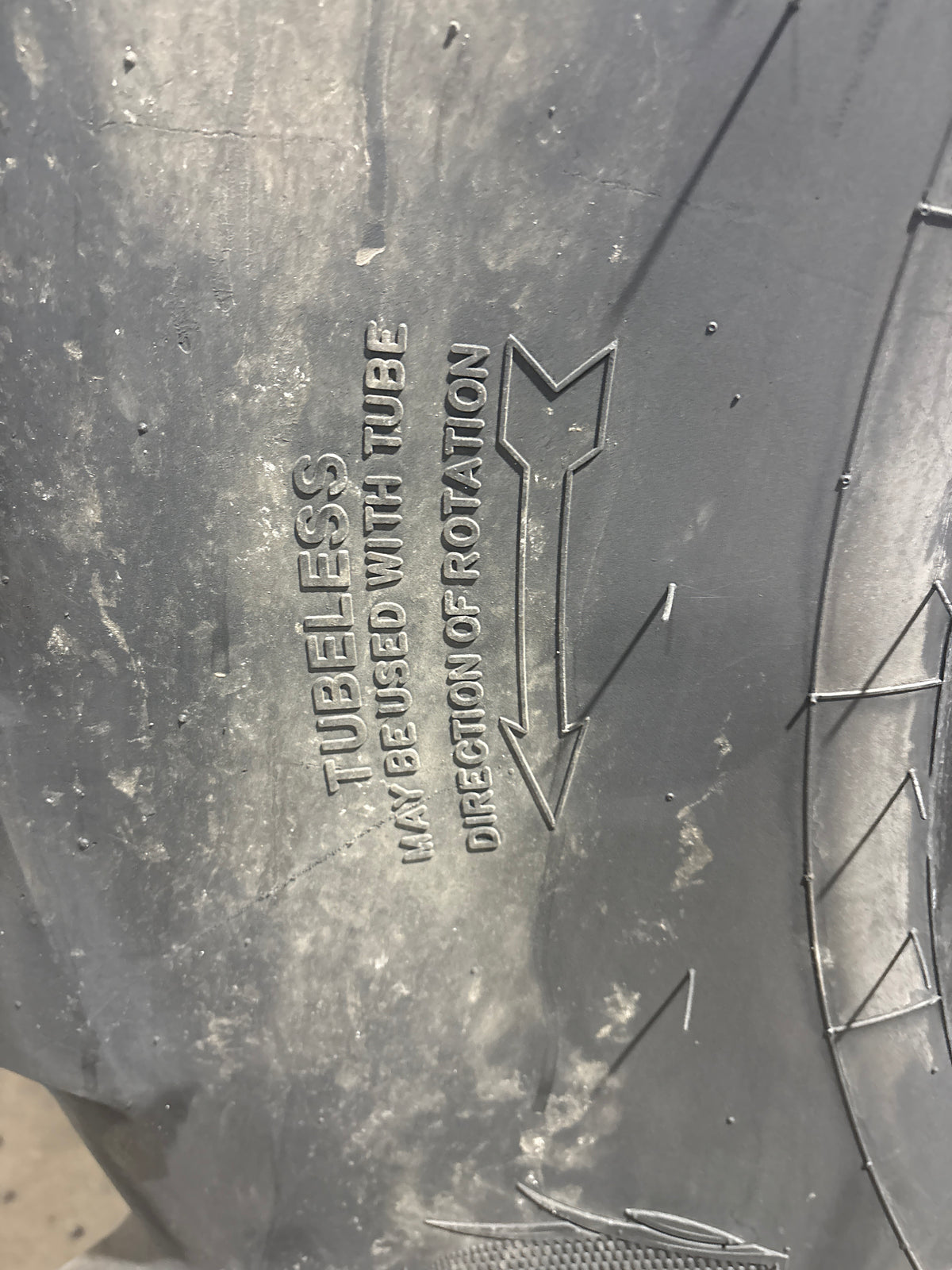 1050/50R32 BKT AGRI MAX #7233