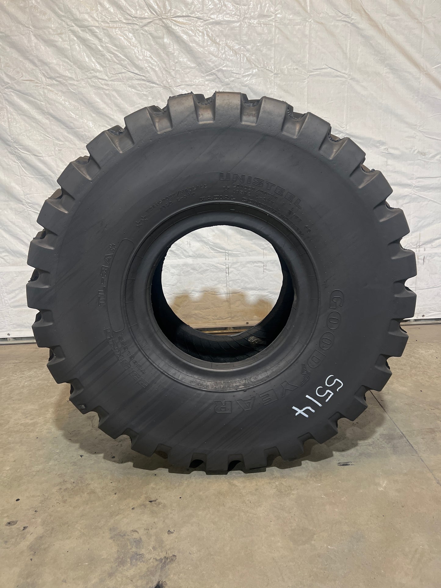 23.5R25 GOODYEAR TL 3A+ UNISTEEL #5514