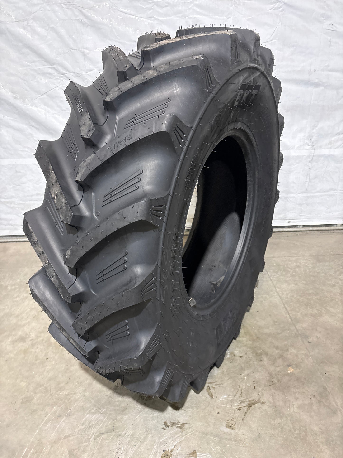 420/85R26 (16.9R26) BKT RT857 #5699