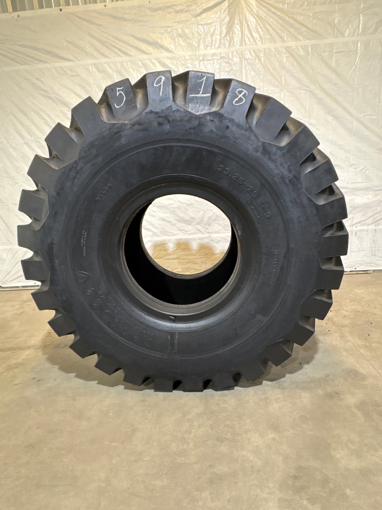 33.25-29 FIRESTONE SUPER ROCK GRIP #5918