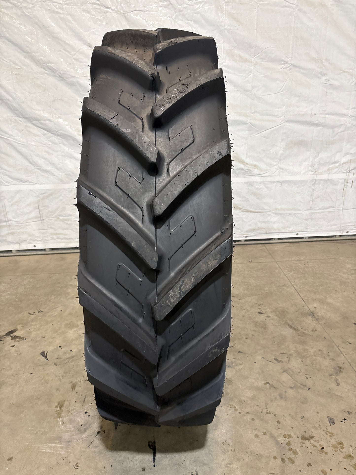 460/85R34 (18.4R34) TITAN AGRAEDGE WET & STICKY SOIL TIRE #5662