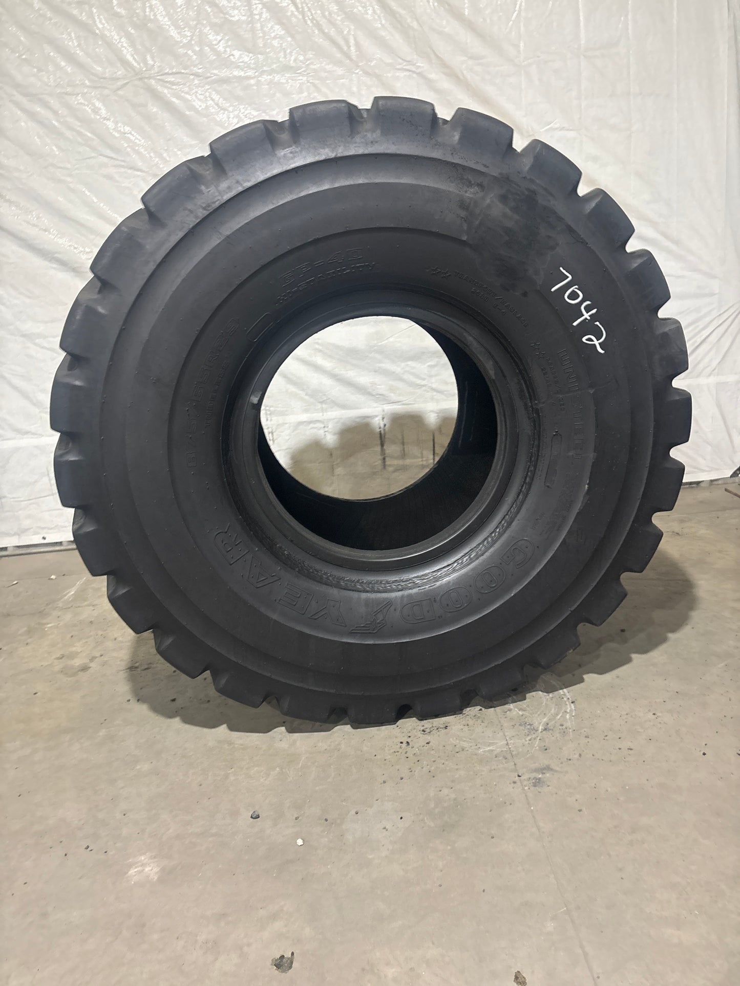 875/65R29 GOODYEAR UNI-STEEL#7042