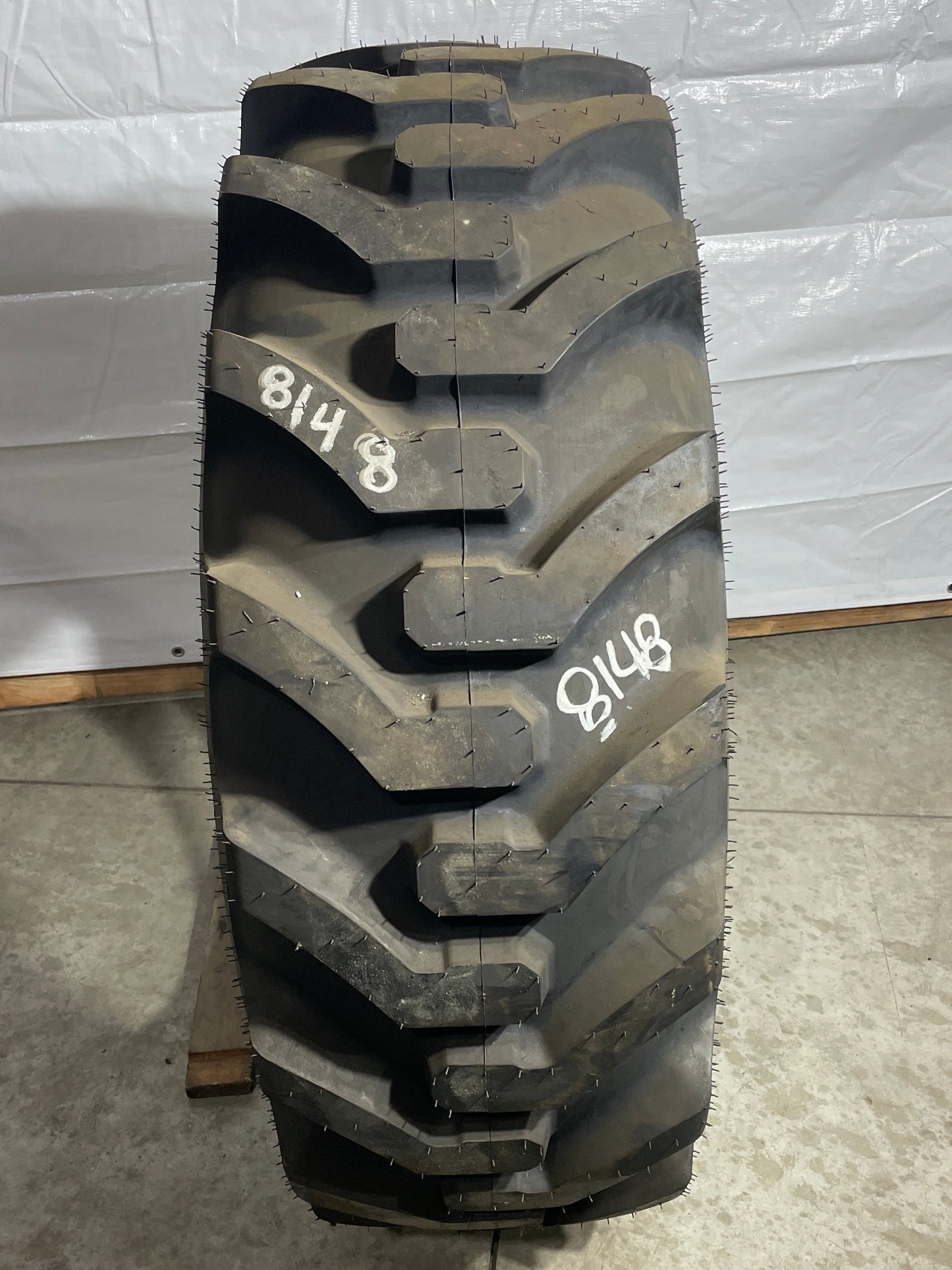 16.9-24 GALAXY SUPER INDUSTRIAL LUG (16.9R24, 420/85R24)